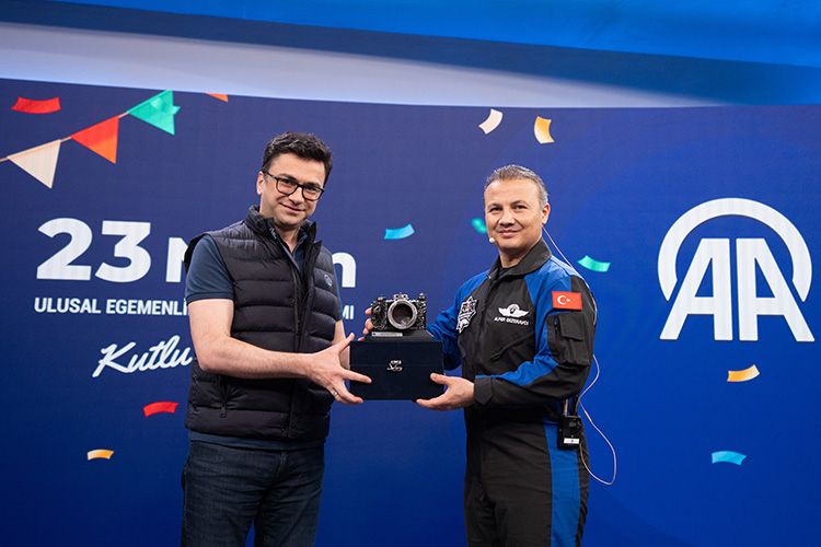 Türkiye'nin ilk astronotu Alper Gezeravcı, Anadolu Ajansı'nda çocuklarla buluştu - 6. Resim