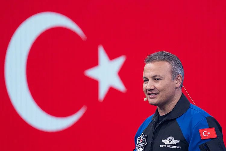Türkiye'nin ilk astronotu Alper Gezeravcı, Anadolu Ajansı'nda çocuklarla buluştu - 1. Resim