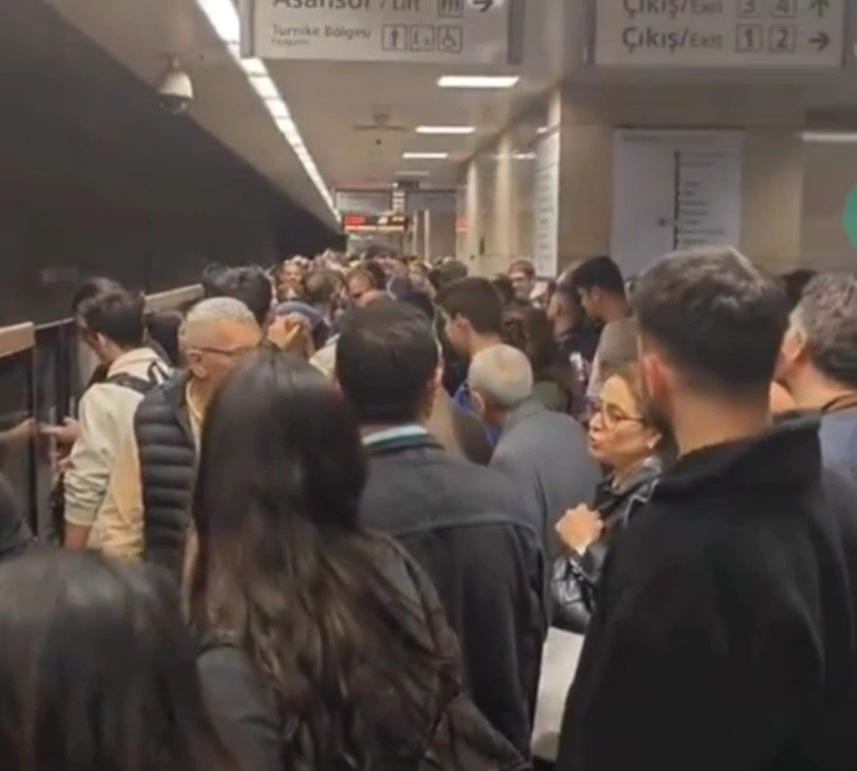 52 saattir hizmet yok! AK Parti'den İBB'ye metro tepkisi: Temas yok toslama var - 2. Resim