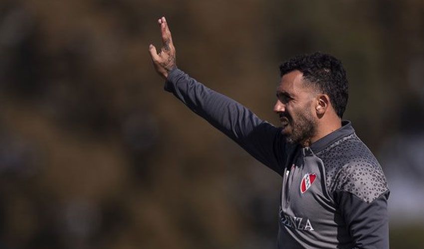 Carlos Tevez hastaneye kaldırıldı! Bir süre tedavi altına alınacak Carlos Tevez hastaneye kaldırıldı! Bir süre tedavi altına alınacak - 1. Resim