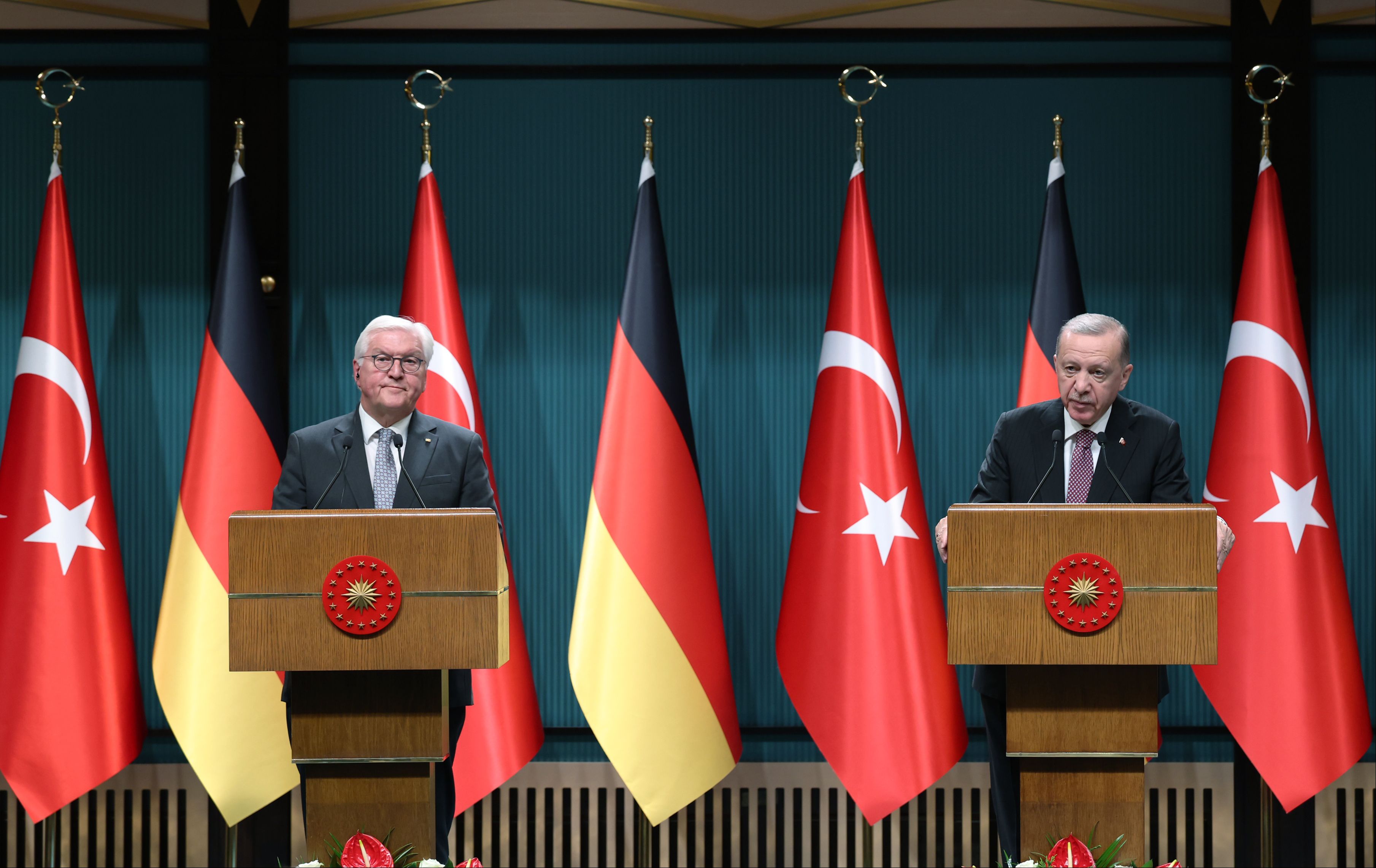 Erdoğan ve Steinmeier'den ortak açıklama: 'Ticarette hedef 60 milyar dolar, savunmada engeller aşılmalı' - 1. Resim