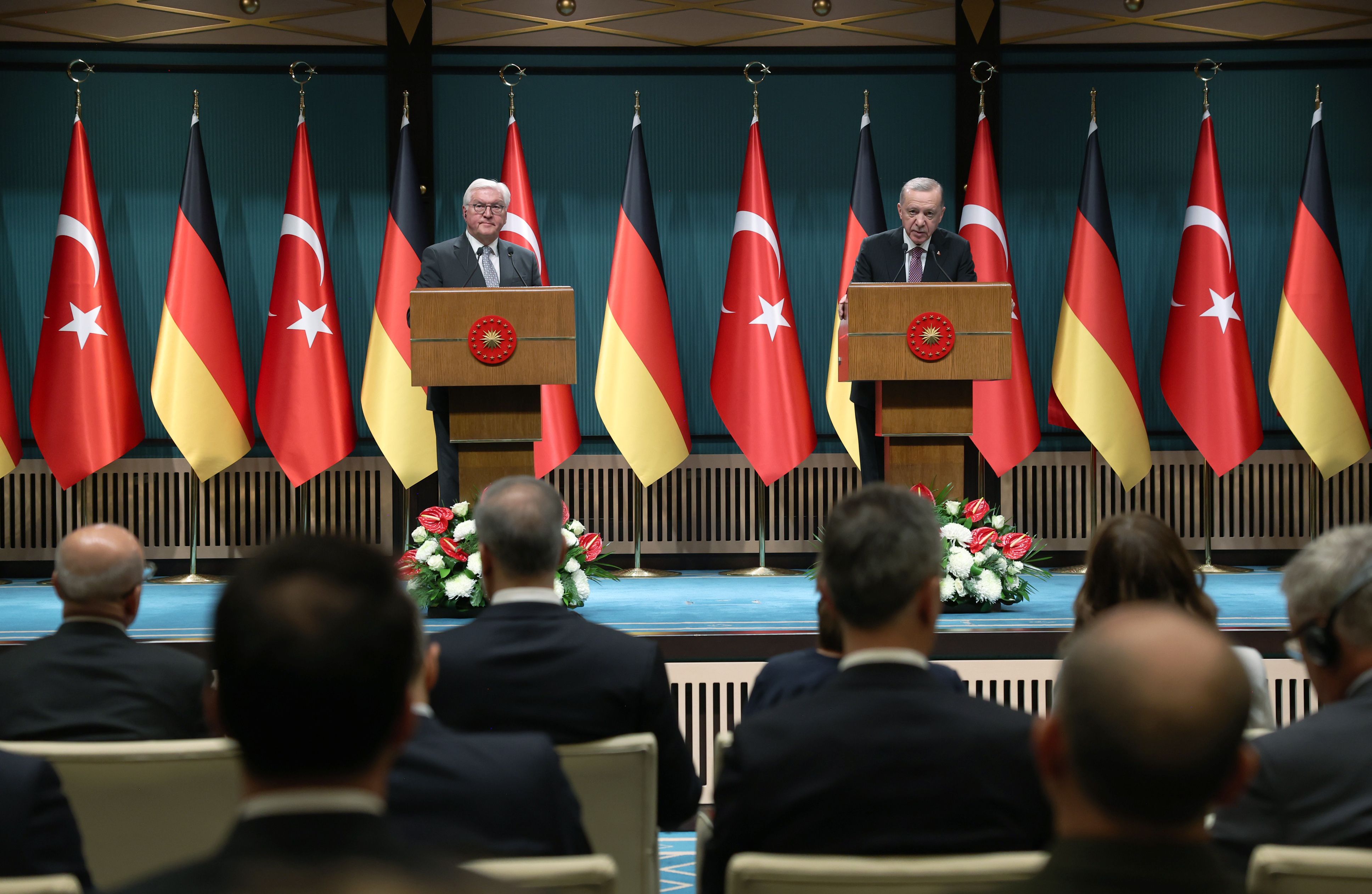 Erdoğan ve Steinmeier'den ortak açıklama: 'Ticarette hedef 60 milyar dolar, savunmada engeller aşılmalı' - 3. Resim