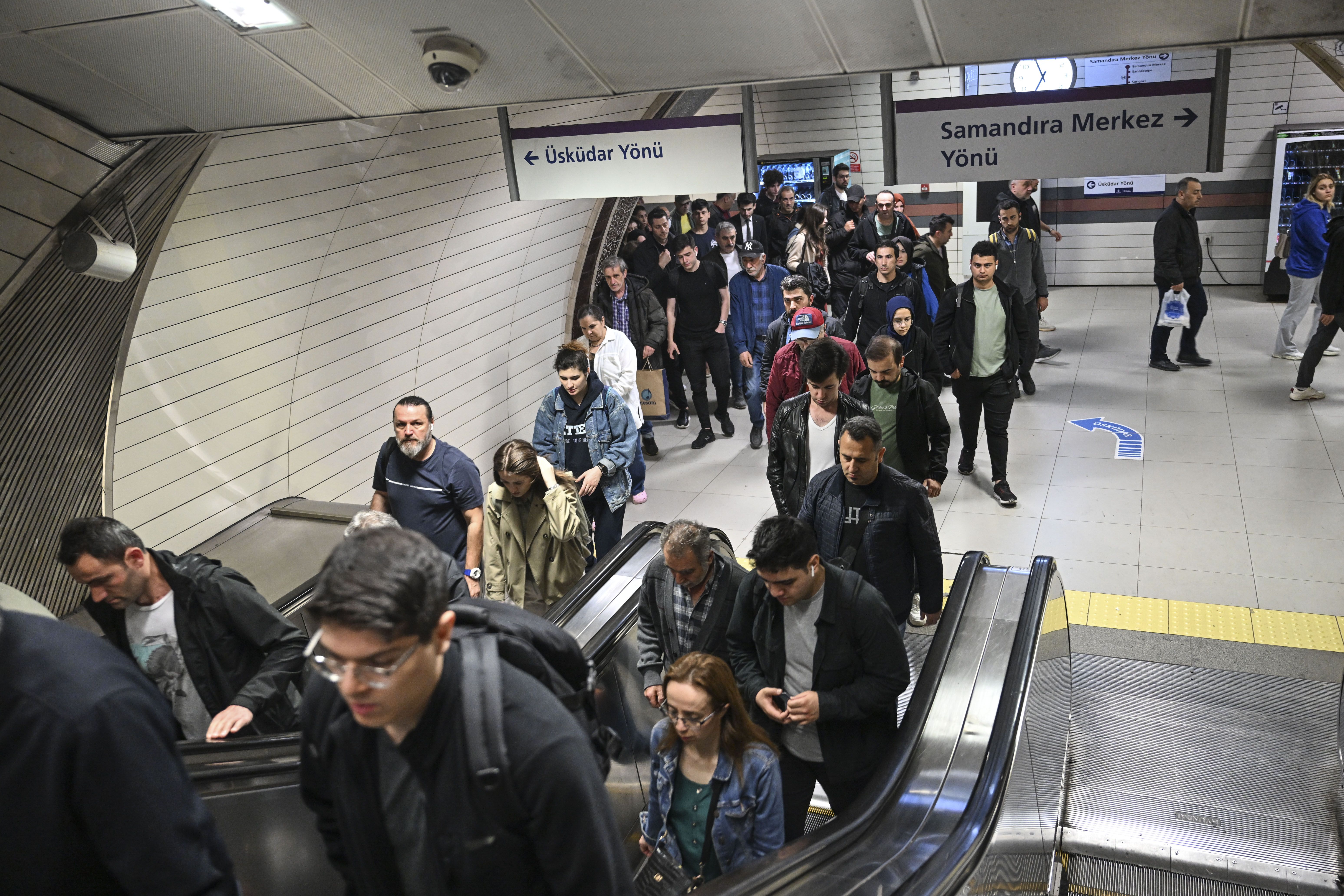 İstanbul'un göbeğinde metro çilesi: 50 saati geçti, sorun giderilemedi - 3. Resim
