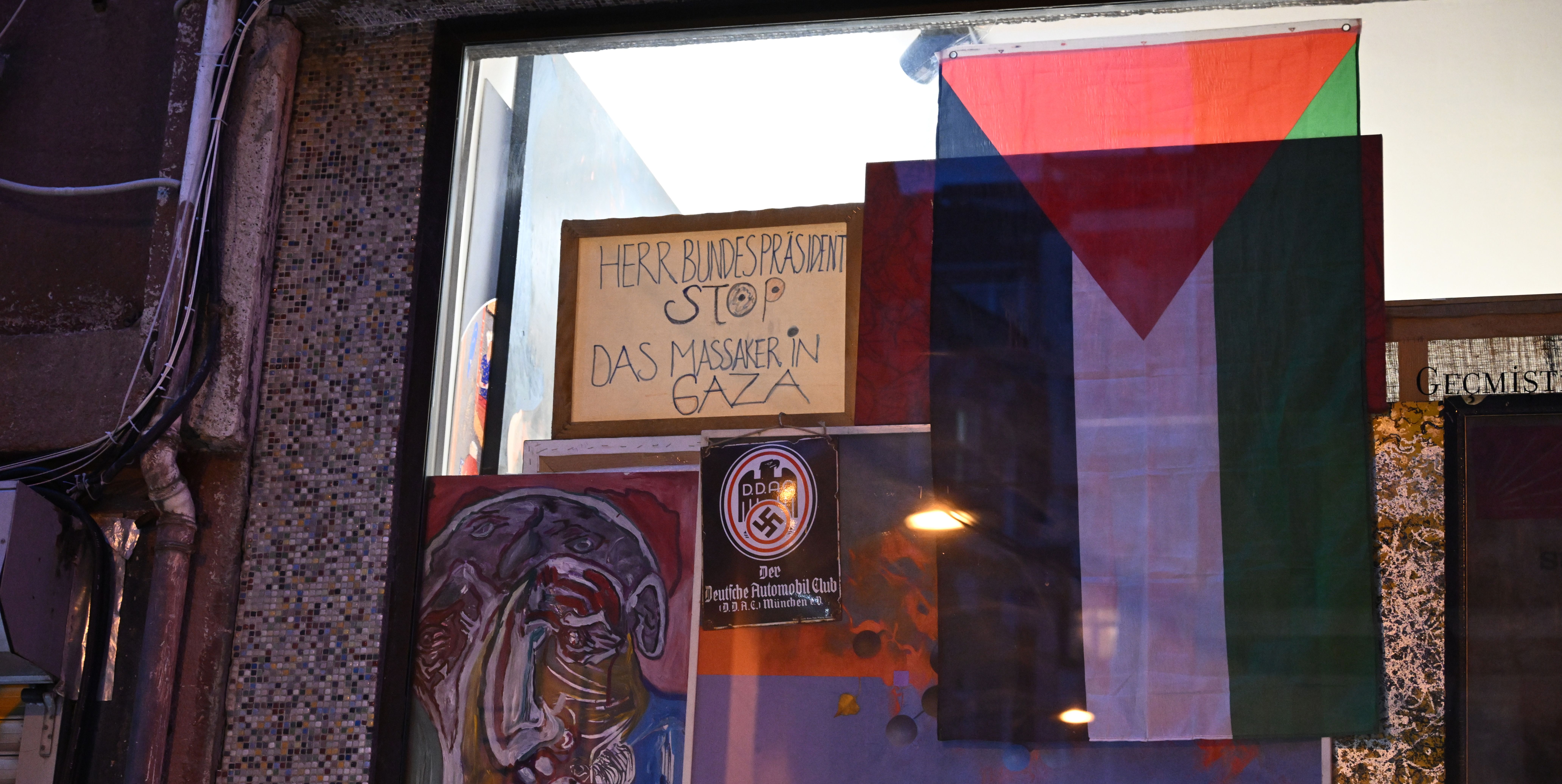 Steinmeier'ı protesto eden antikacı Türkiye gazetesine konuştu: 'Masum değilsiniz' mesajını verdim - 1. Resim