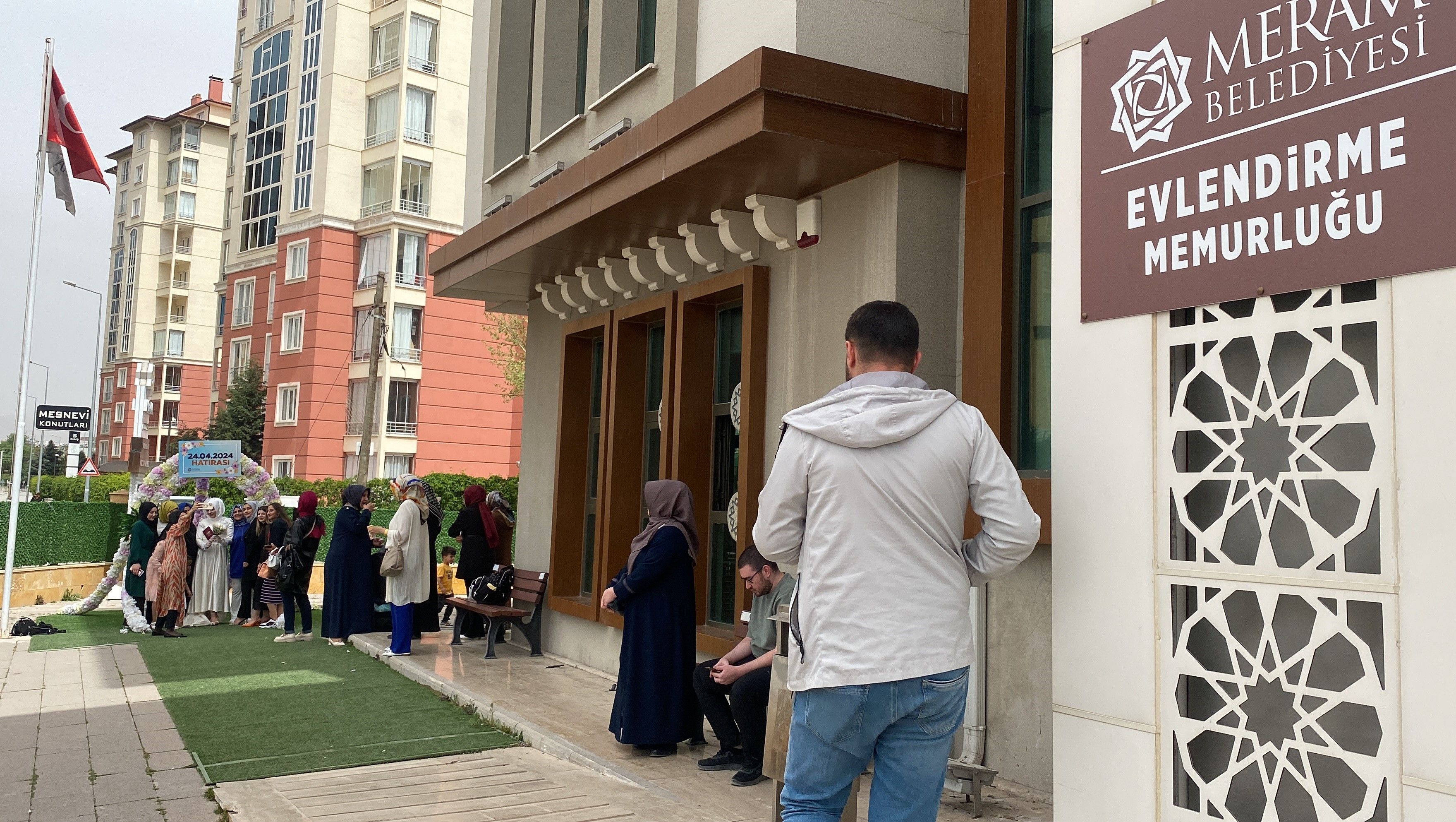 Takvimler 24.04.2024'ü gösterdi, çiftler nikah salonlarına akın etti Takvimler 24.04.2024'ü gösterdi, çiftler nikah salonlarına akın etti - 1. Resim