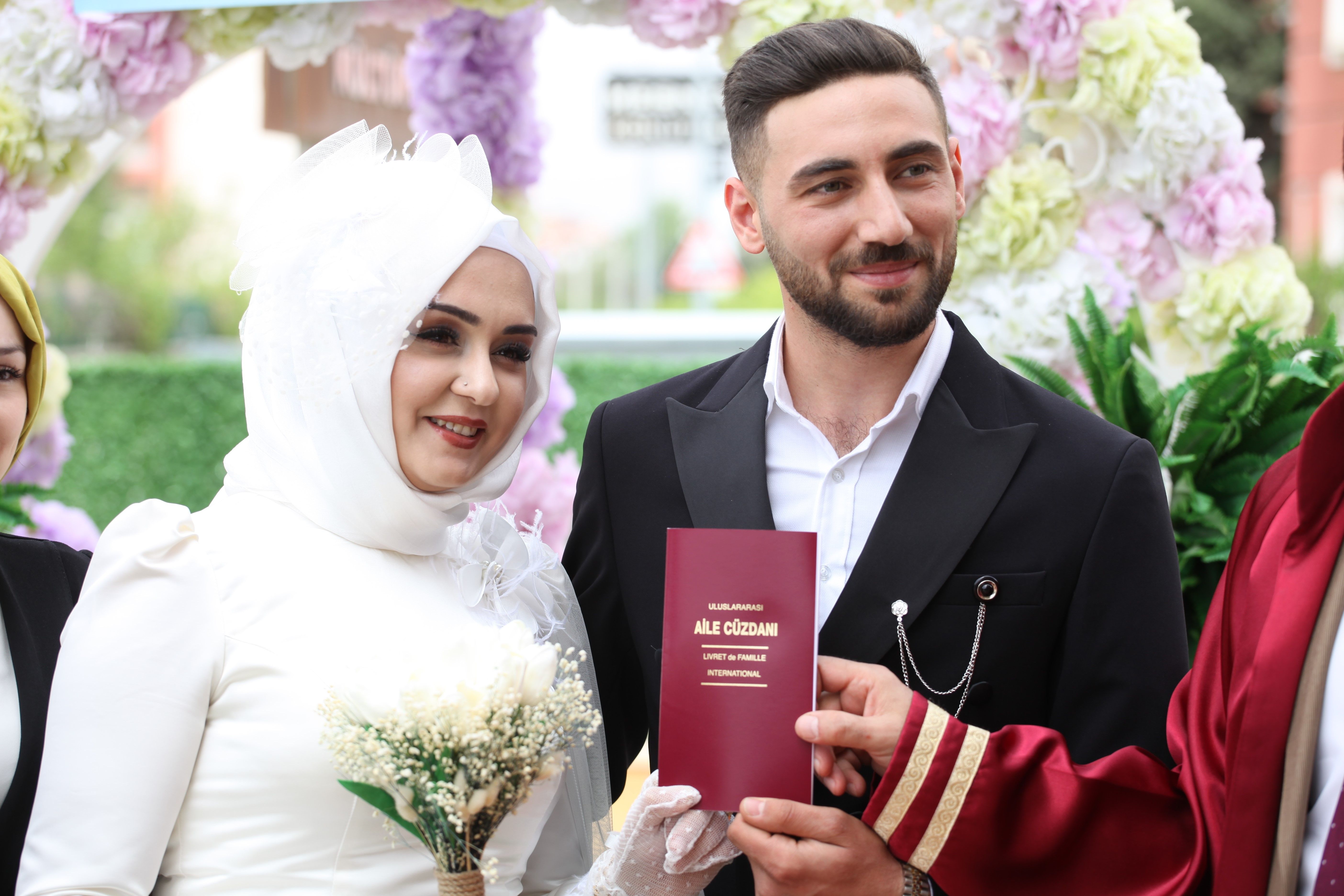 Takvimler 24.04.2024'ü gösterdi, çiftler nikah salonlarına akın etti Takvimler 24.04.2024'ü gösterdi, çiftler nikah salonlarına akın etti - 2. Resim
