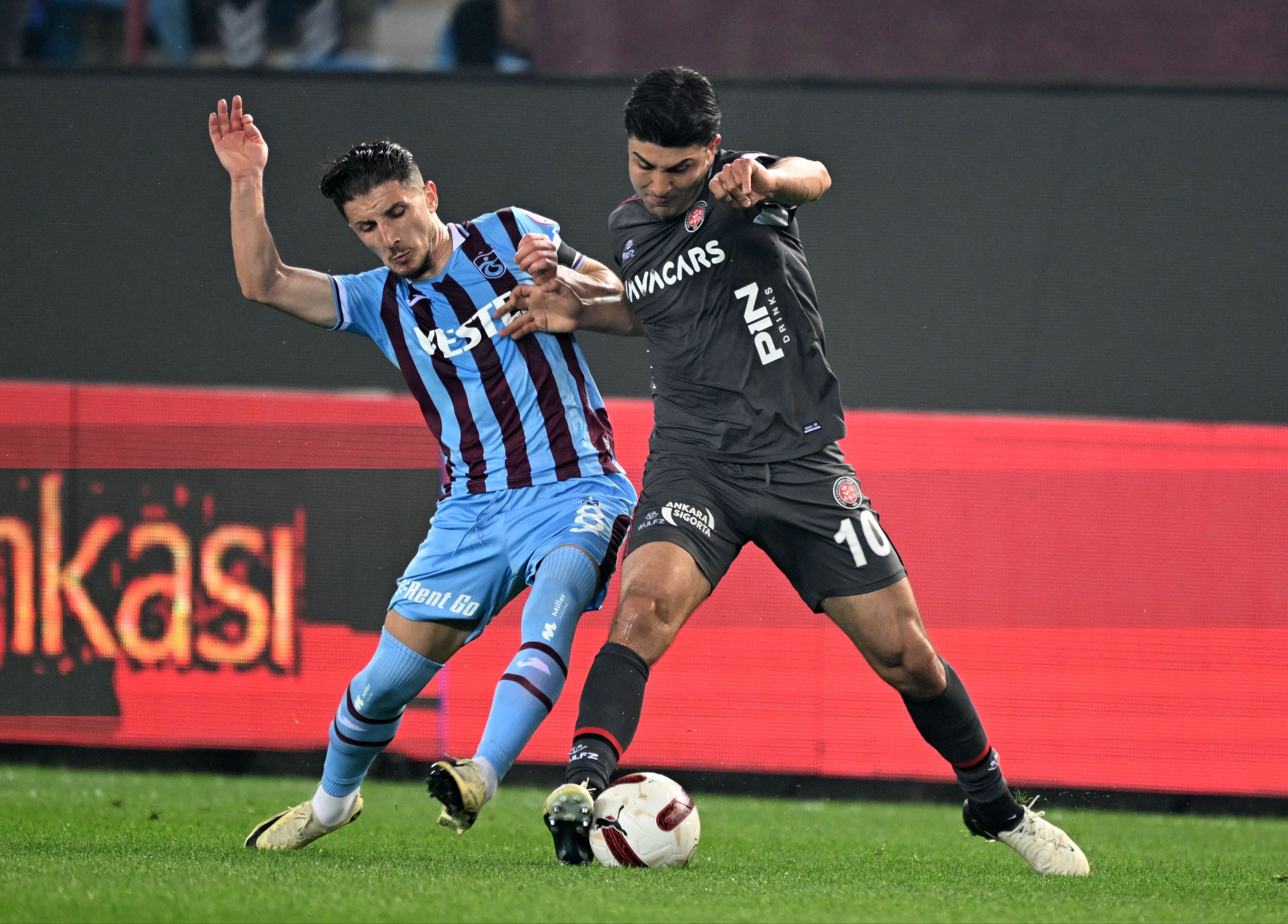 Trabzonspor - Karagümrük maçında 5 gol! Türkiye Kupası yarı final turu - 2. Resim