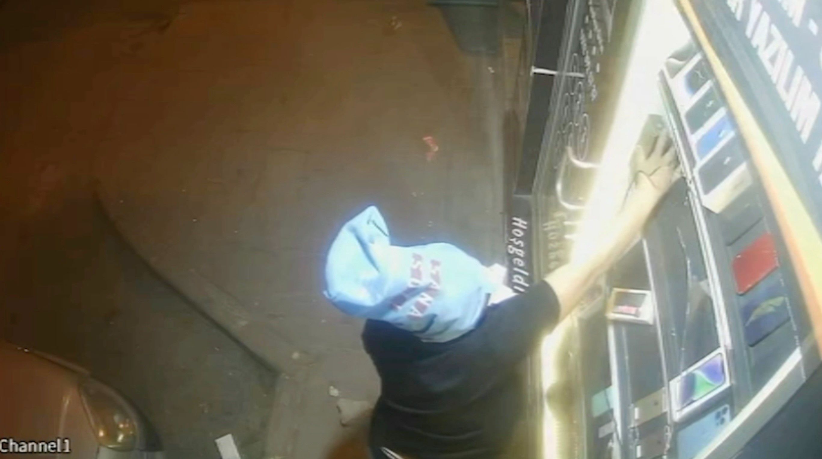 3 işyerini soyan hırsızın yakalanmamak için denediği yöntem işe yaramadı 3 işyerini soyan hırsızın yakalanmamak için denediği yöntem işe yaramadı - 1. Resim