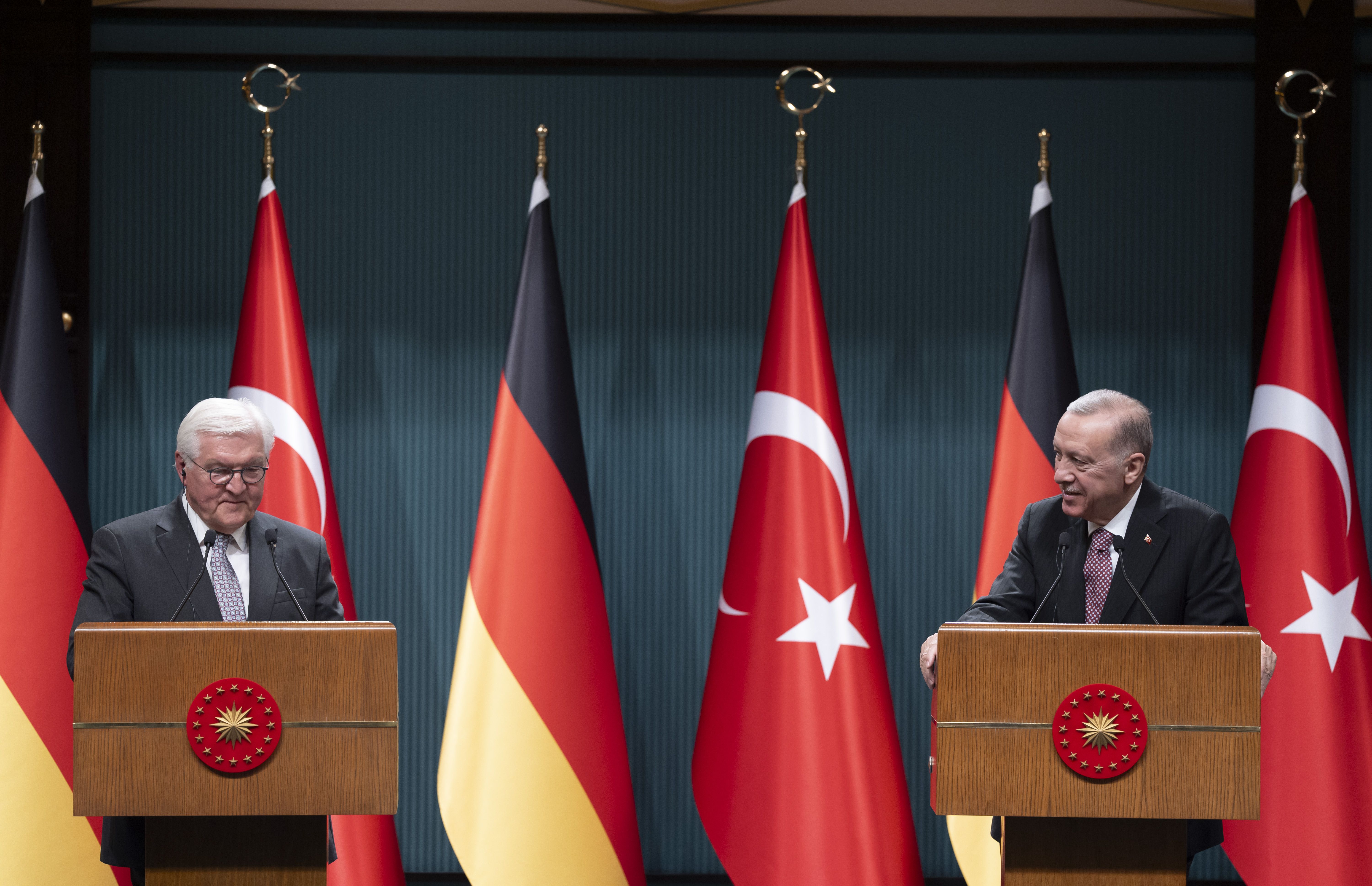 Cumhurbaşkanı Erdoğan, Almanya Cumhurbaşkanı Steinmeier'e tarihi mektubun birebir basımını hediye etti - 1. Resim