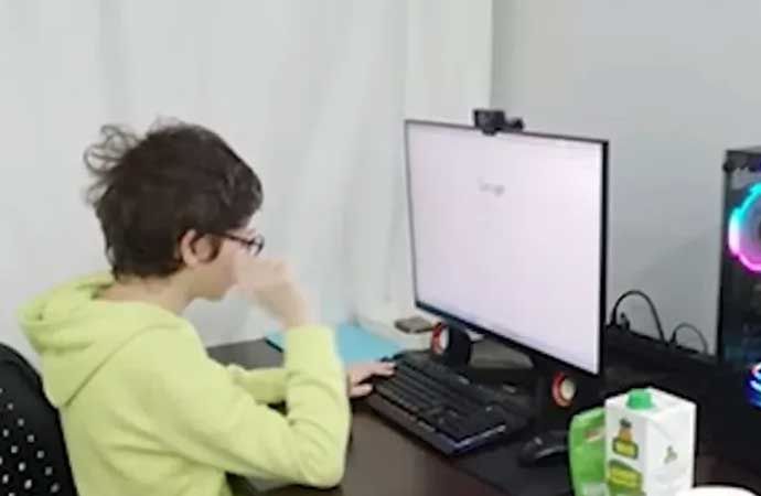 Filozof Atakan'ın son hali 2024... Felsefe kitaplarına ilgisi ile biliniyordu şimdi Metin 2 bağımlısı Filozof Atakan'ın son hali 2024 - 1. Resim