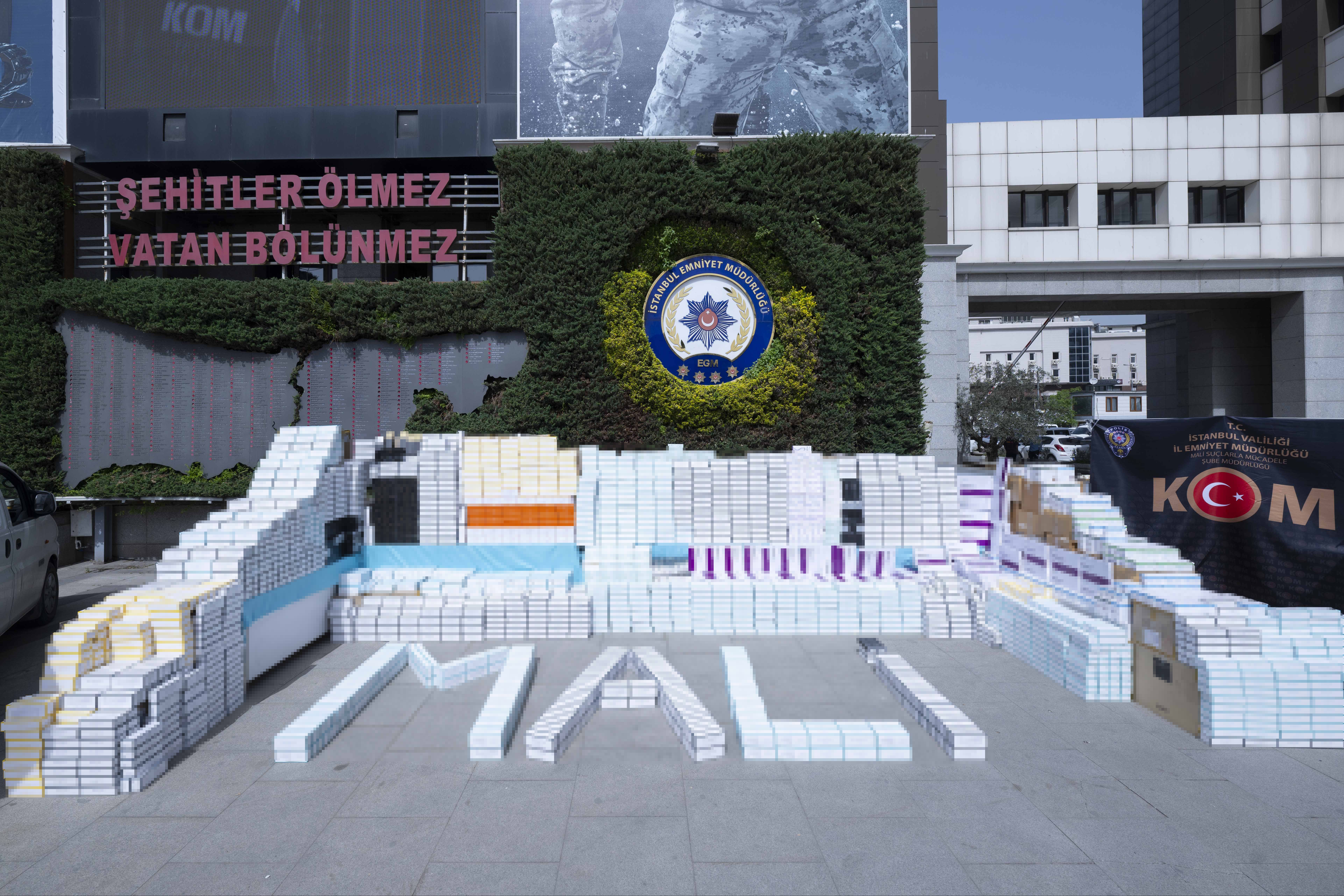 Kanser, diyabet, enfeksiyon ve tansiyon... Kaçak ilaç operasyonunda 9 kişiye kelepçe Kanser, diyabet, enfeksiyon ve tansiyon... Kaçak ilaç operasyonunda 9 kişiye kelepçe - 1. Resim