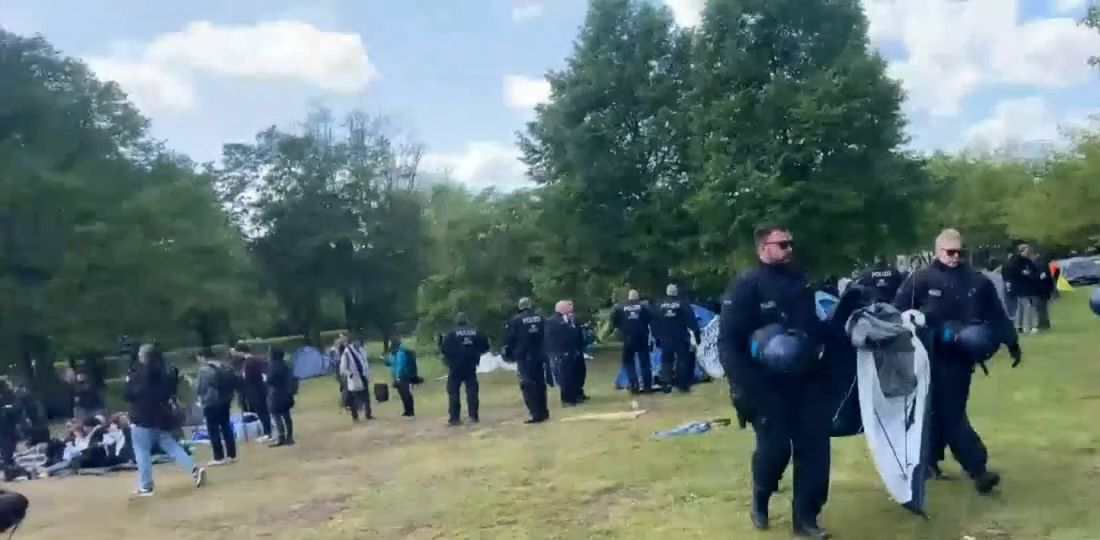 Alman polisinden canlı yayında gözaltı: İsrail karşıtı protestoculara müdahale - 2. Resim
