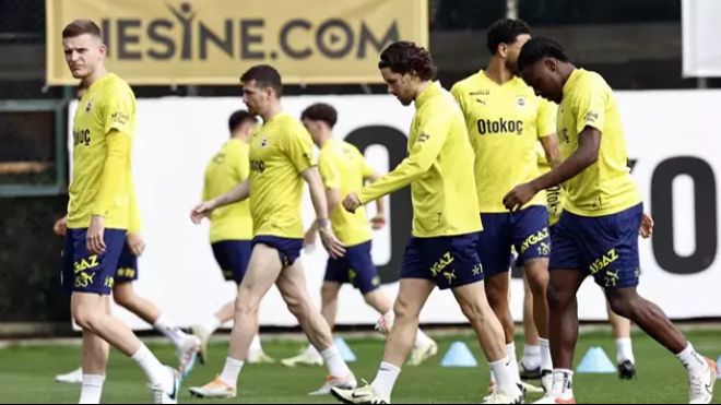 Beşiktaş derbisi öncesi Fenerbahçe'ye yasak! İsmail Kartal oyuncuları karşına alıp tek tek konuştu - 1. Resim