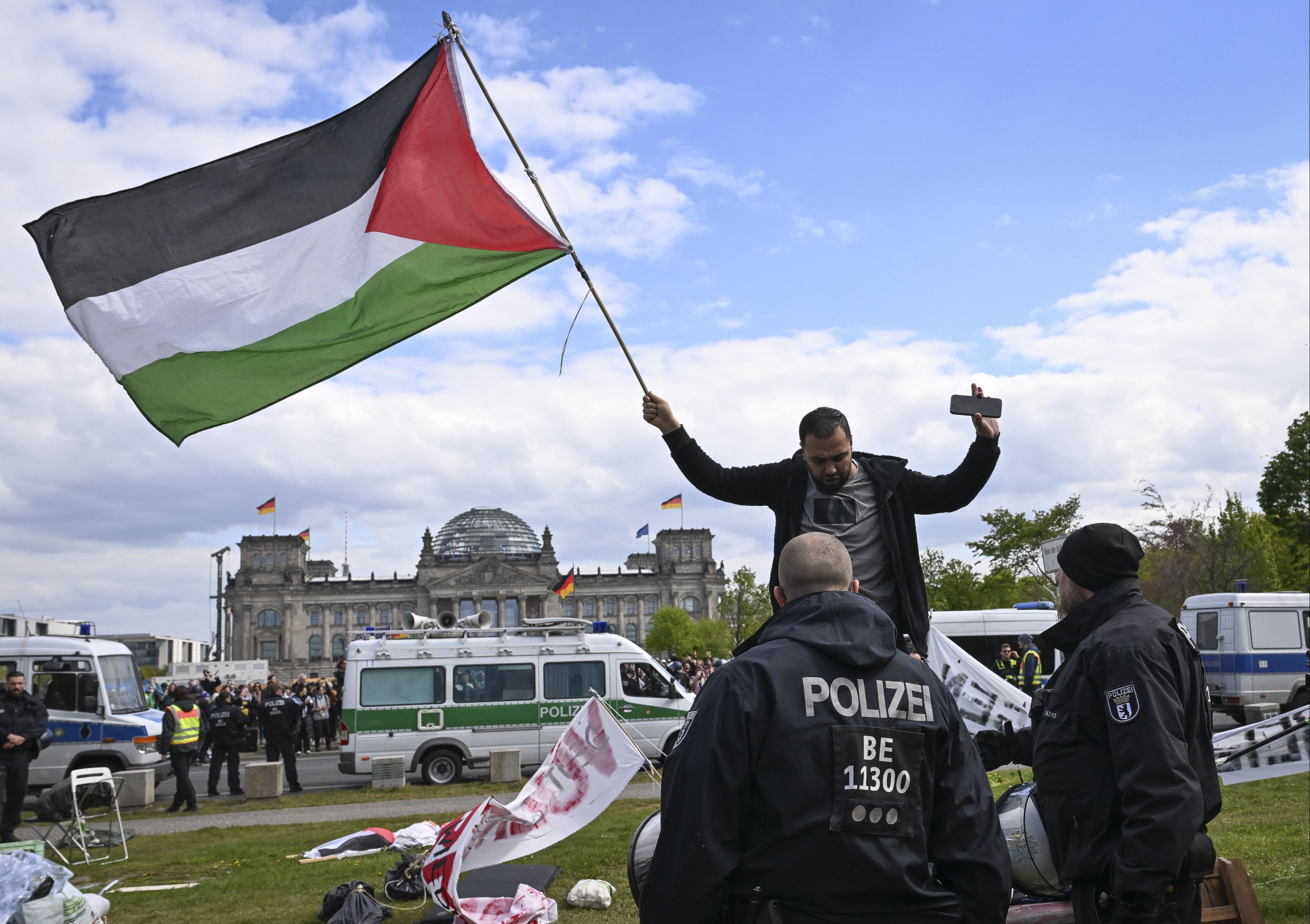 Dünyanın dört bir yanında İsrail protestosu! Almanya'da sert müdahale, Fransa'da üniversite baskını - 2. Resim
