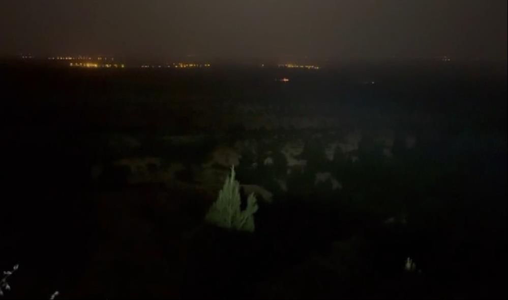 Gaziantep'te vatandaşlar gece yarısı sokağa döküldü! Önce ışık sonra patlama sesi... Gaziantep'te vatandaşlar gece yarısı sokağa döküldü! Önce ışık sonra patlama sesi... - 3. Resim