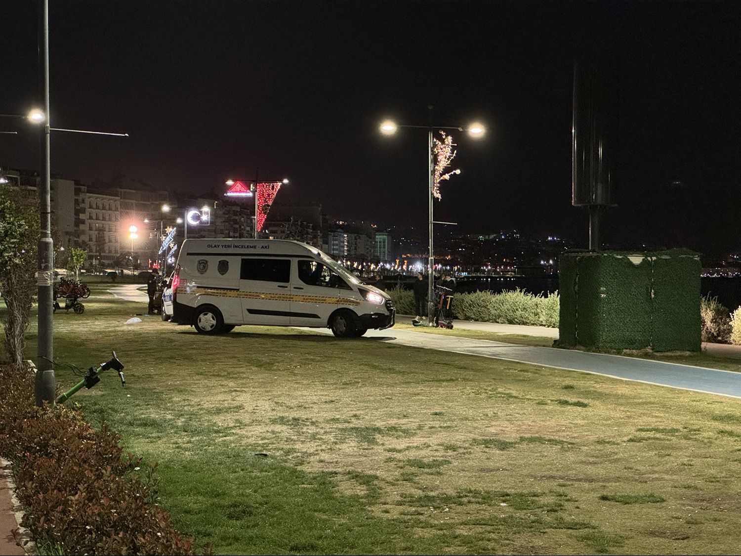 İzmir'de dehşet! Sahilde y&uuml;r&uuml;yenler fark etti, hayatını kaybetti - 1. Resim