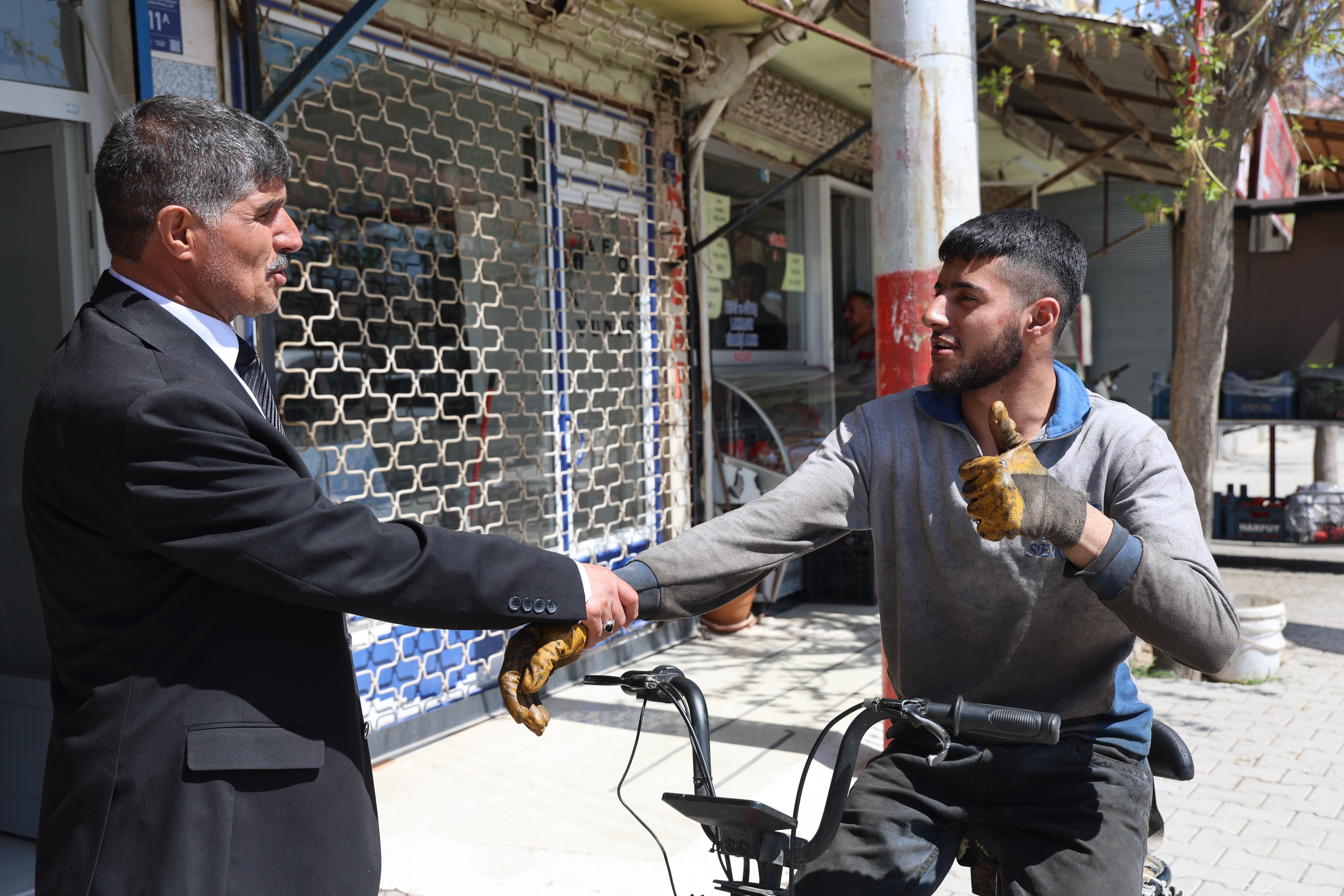 Seçimi kazanamayınca hastaneye kaldırılmıştı: Elazığ'ın meşhur muhtar adayının hedefi 2028 Seçimi kazanamayınca hastaneye kaldırılmıştı: Elazığ'ın meşhur muhtar adayının hedefi 2028 - 2. Resim