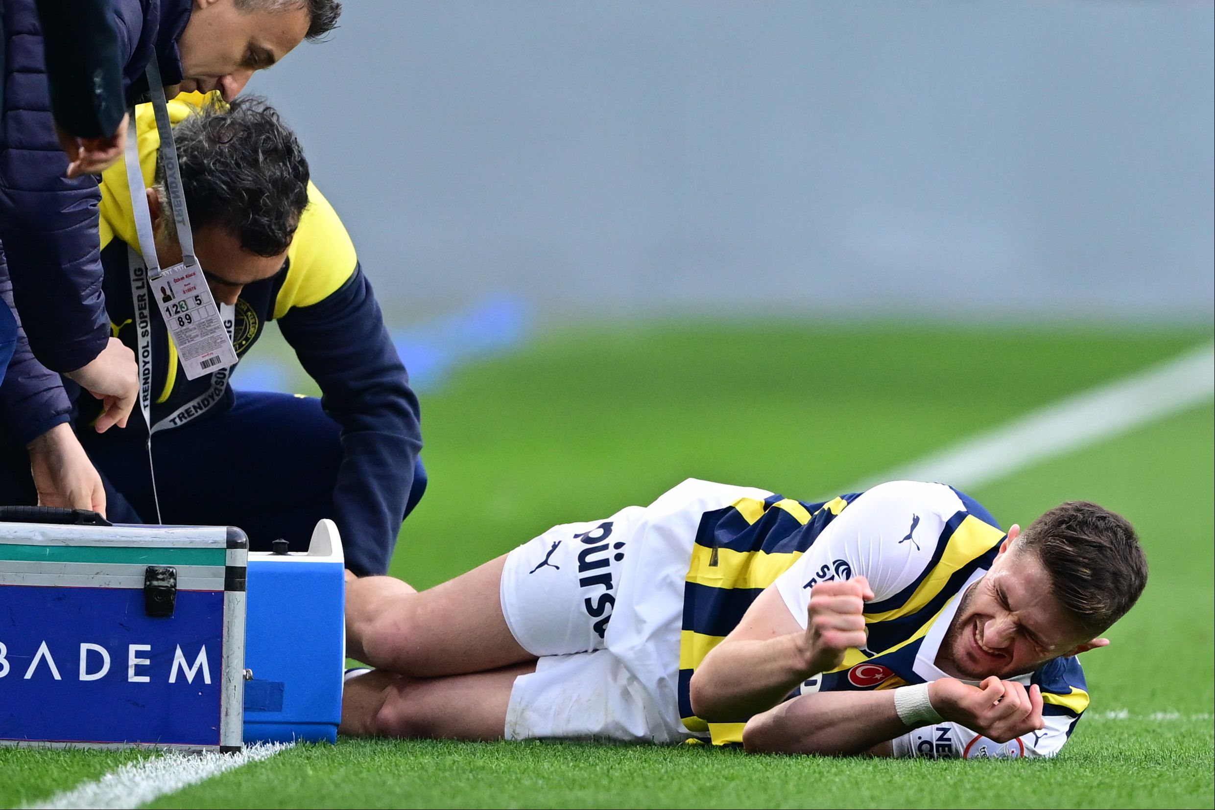 Böyle şanssızlık görülmedi! Almanlar İsmail Yüksek için geldi o oyuna devam edemedi! Gözyaşlarını tutamadı Böyle şanssızlık görülmedi! Almanlar İsmail Yüksek için geldi o oyuna devam edemedi! Gözyaşlarını tutamadı - 1. Resim