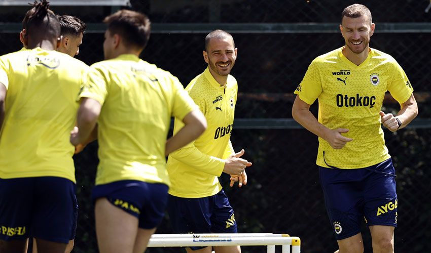 Fenerbahçe'de hareketli saatler! İsmail Kartal, 3 ismi derbi kadrosuna almadı - 1. Resim