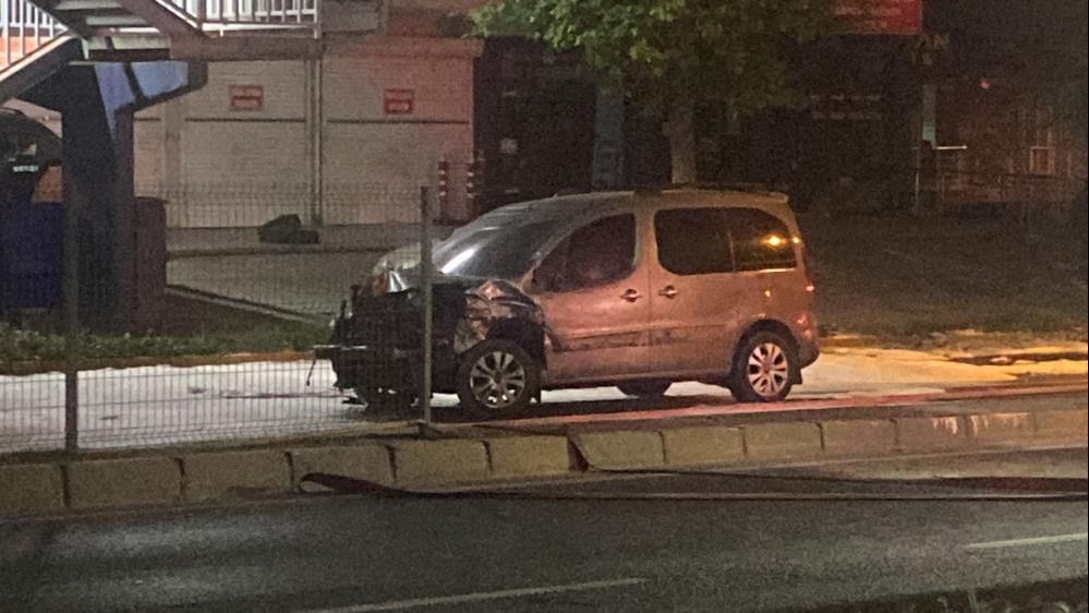 Kocaeli'de benzin dolu tanker kaza yaptı! Patlama riski üzerine evler tahliye edildi, yol trafiğe kapandı - 1. Resim