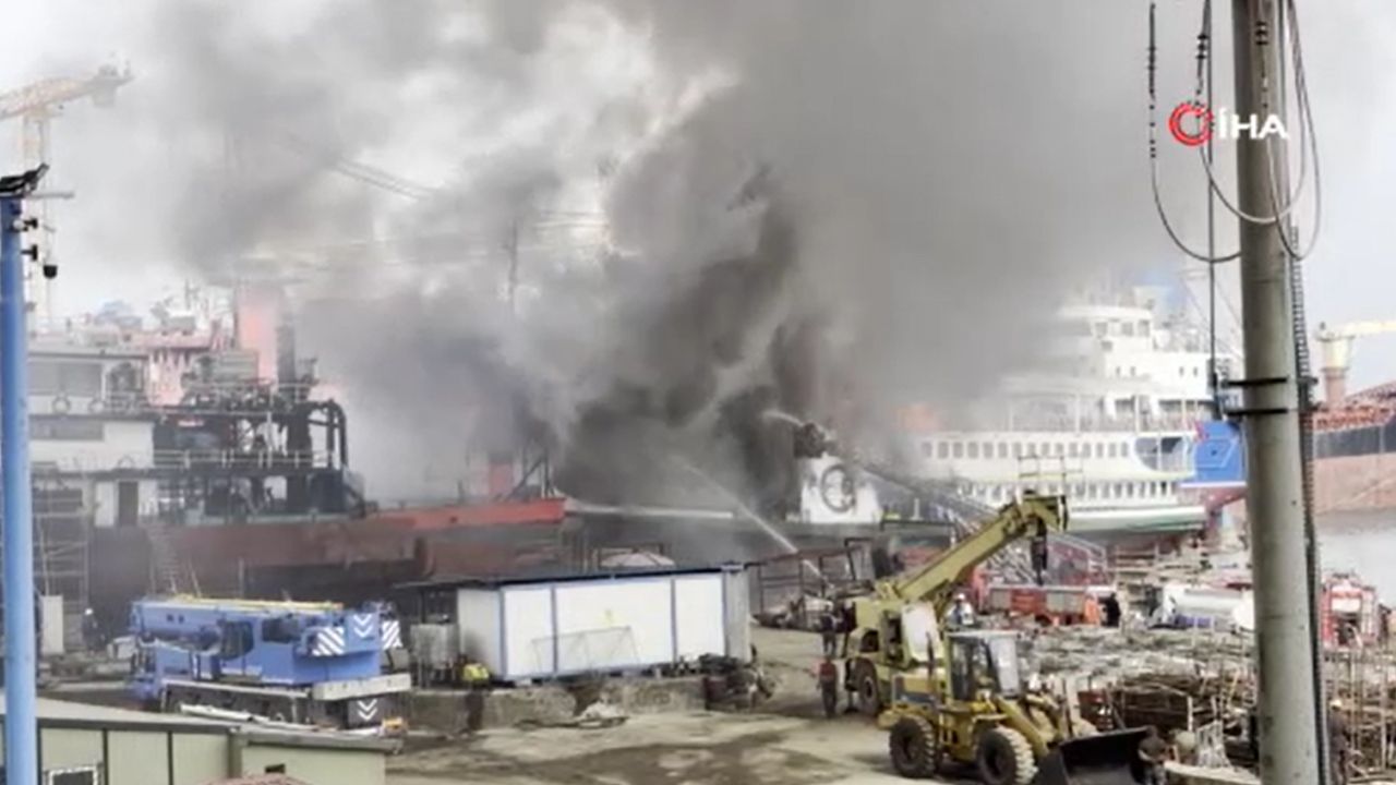 Ordu'da sıcak saatler! Gezi teknesi cayır cayır yandı - 1. Resim