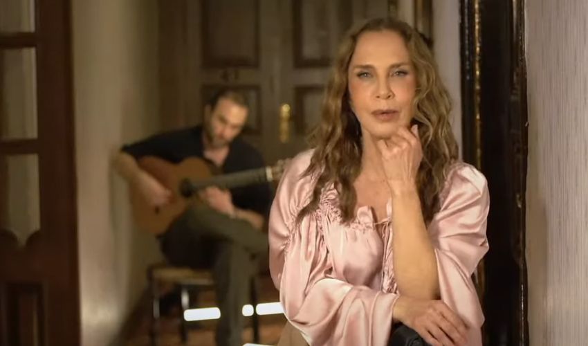 Sertab Erener ‘Mecbursun’ şarkısına klip çekti! Değişimini görenler şaşırdı Sertab Erener ‘Mecbursun’ şarkısına klip çekti! Değişimini görenler hayrete düştü: Estetik faciası - 2. Resim