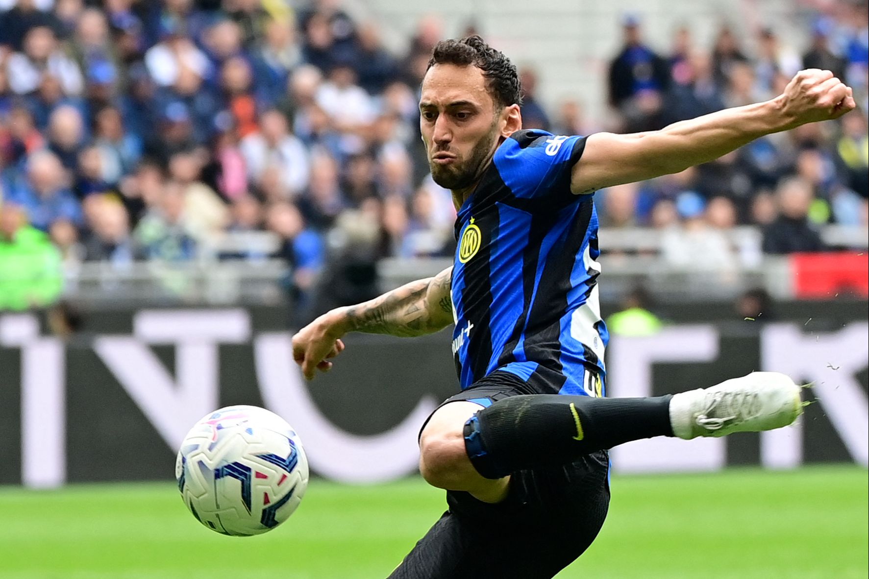 10 kişi kalan rakibine acımayan Hakan Çalhanoğlu duble yaptı, Inter kazandı! 10 kişi kalan rakibine acımayan Hakan Çalhanoğlu duble yaptı, Inter kazandı! - 1. Resim