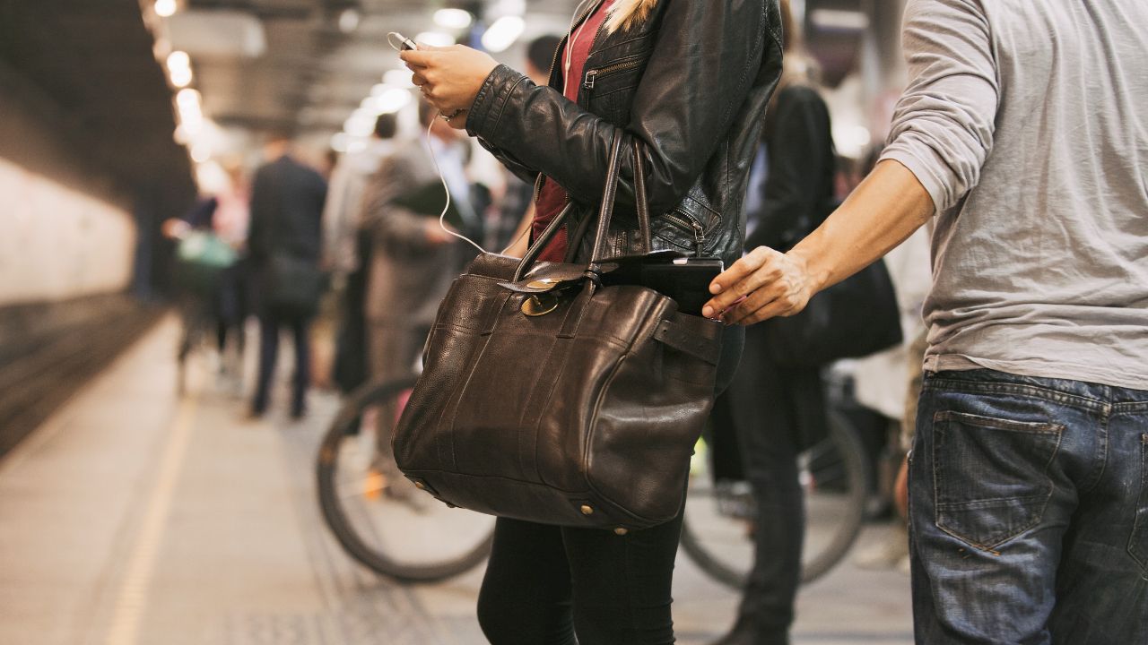 Dikkatsizliğin bedelini ağır ödemeyin! Telefon hırsızlığını önlemek için dikkat edilmesi gerekenler - 2. Resim