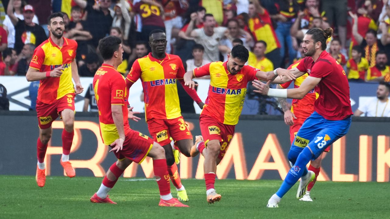 Göztepe Süper Lig'e yükseldi! İzmir ekibi Gençlerbirliği'nin farklı devirdi - 1. Resim