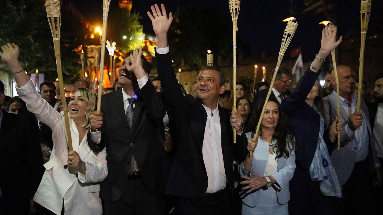 Özgür Özel'den dikkat çeken sözler: Kaybede kaybede... - 1. Resim