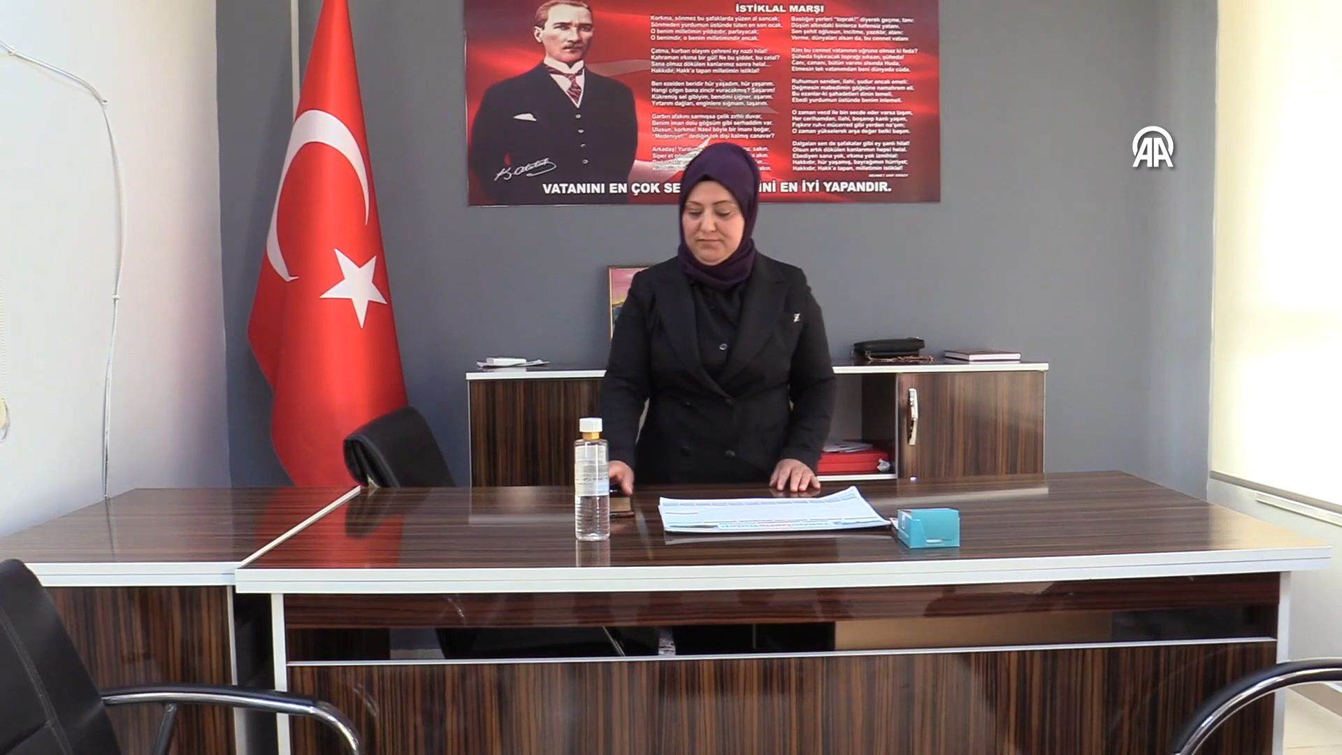 Siirt'te 14 erkek rakibini geride bıraktı, muhtarlık mührünü aldı! - 2. Resim