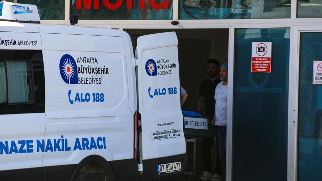 Trafikte sözlü tartışma dehşeti: Ailesinin gözü önünde katledildi! Trafikte sözlü tartışma dehşeti: Ailesinin gözü önünde katledildi! - 2. Resim