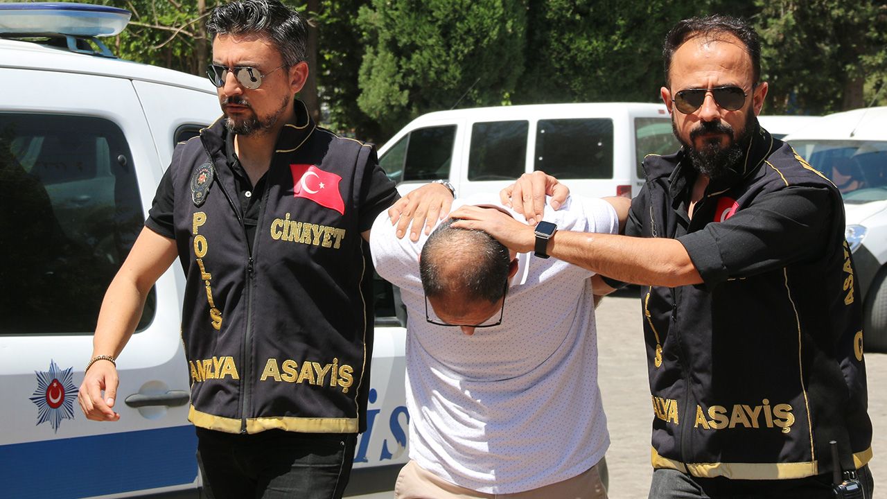 Trafikte sözlü tartışma dehşeti: Ailesinin gözü önünde katledildi! Trafikte sözlü tartışma dehşeti: Ailesinin gözü önünde katledildi! - 3. Resim