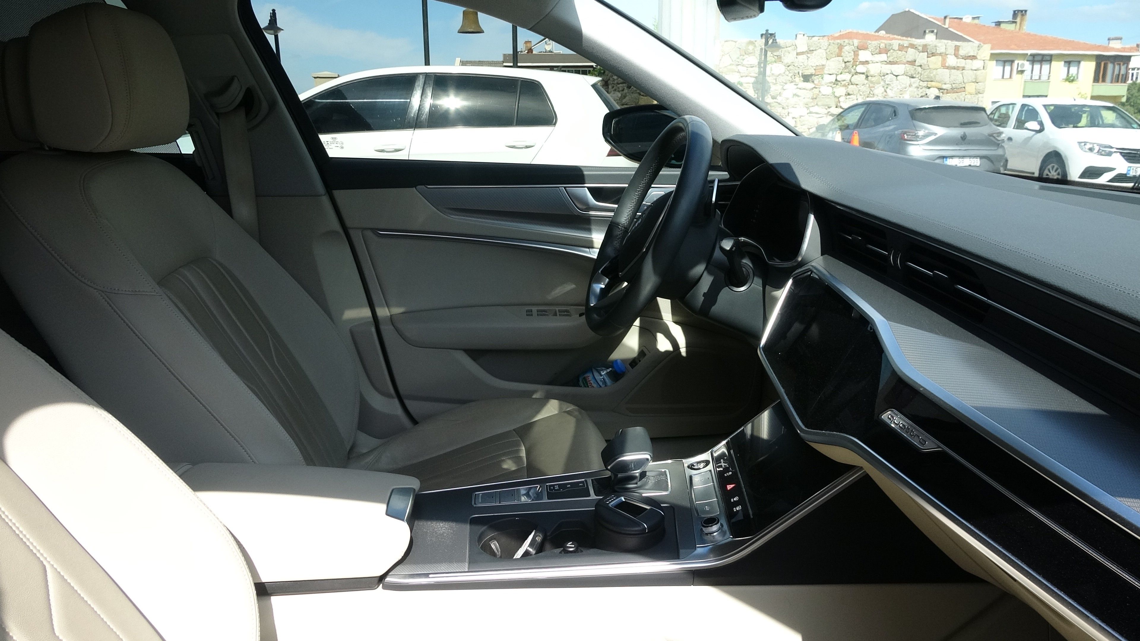 AK Partili başkan 'Çok borç var' deyip makam aracını ilana koydu, kendi arabasını makam aracı yaptı - 1. Resim