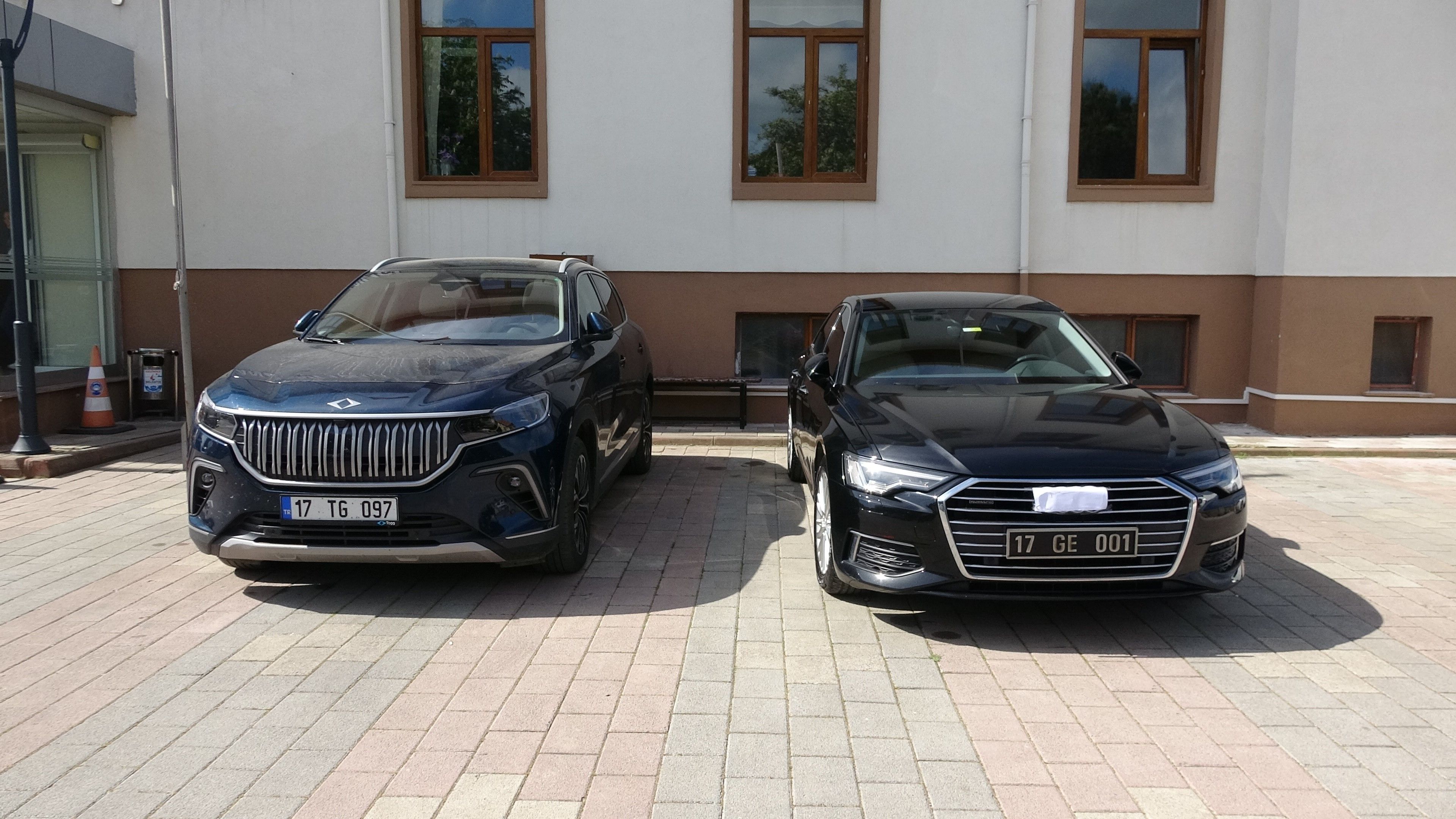 AK Partili başkan 'Çok borç var' deyip makam aracını ilana koydu, kendi arabasını makam aracı yaptı - 2. Resim