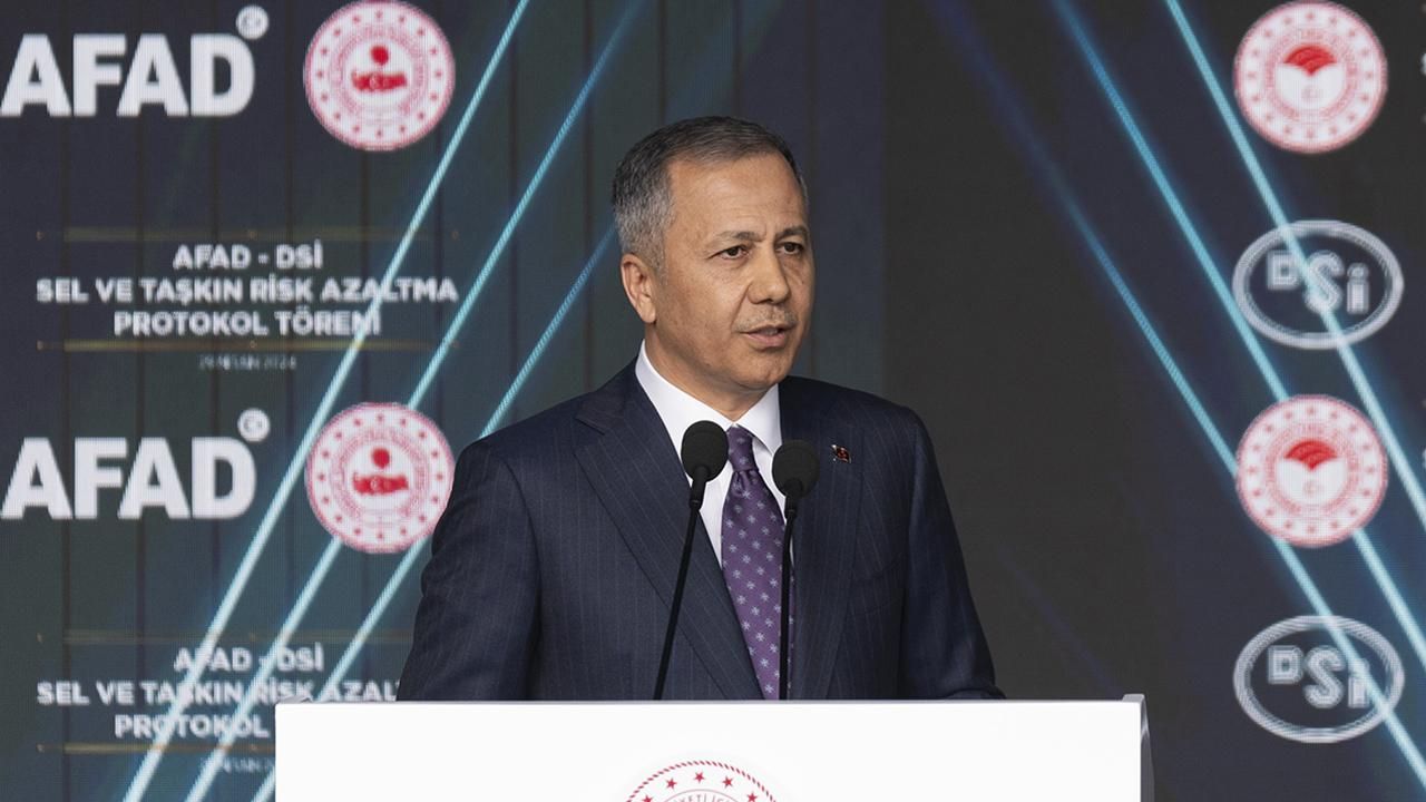 Bakan Yerlikaya AFAD töreninde konuştu: 113 canımızı yitirdik, 13 ilimizde risk azaltma çalışmalarına başlayacağız - 1. Resim