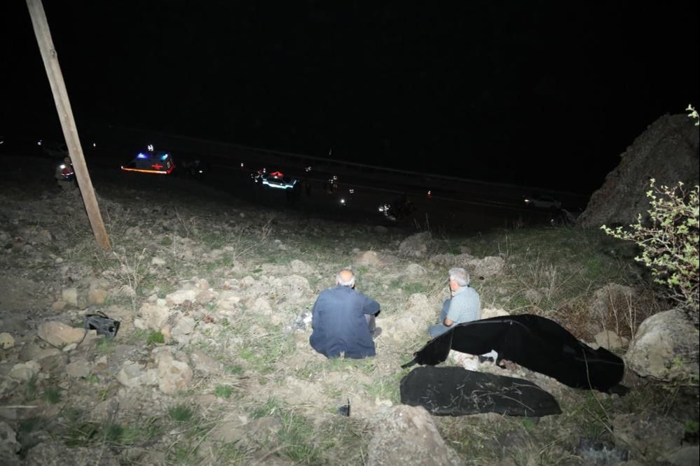 Erzurum'da gece yarısı feci kaza! Çok sayıda ölü ve yaralı var - 2. Resim