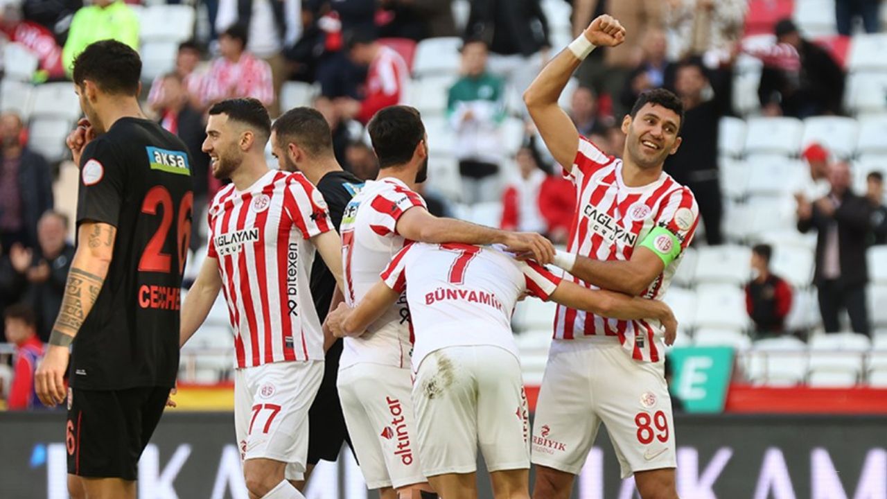 Fatih Karagümrük - Antalyaspor maçı bu akşam saat 20.00’da başlayacak - 1. Resim