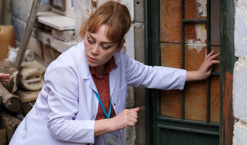 Komedyen Yasemin Sakallıoğlu ‘Bahar’ dizisinin kadrosunda! İzleyiciyi kırıp geçirecek Komedyen Yasemin Sakallıoğlu ‘Bahar’ dizisinin kadrosunda! İzleyiciyi kırıp geçirecek - 2. Resim