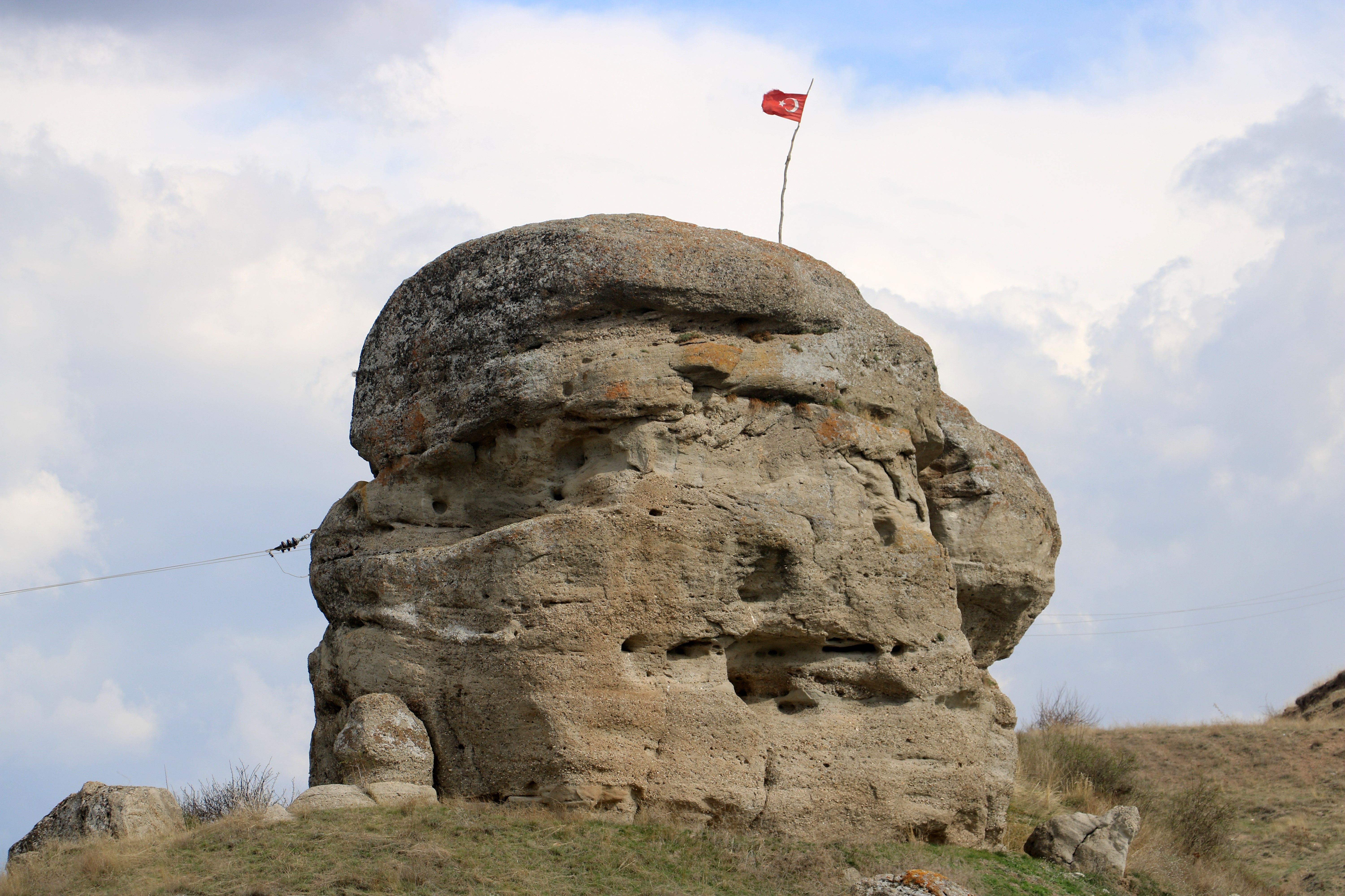 Meteor mu kale mi? Köylülerde huzur bırakmayan 'kaya' isyan ettirdi - 3. Resim