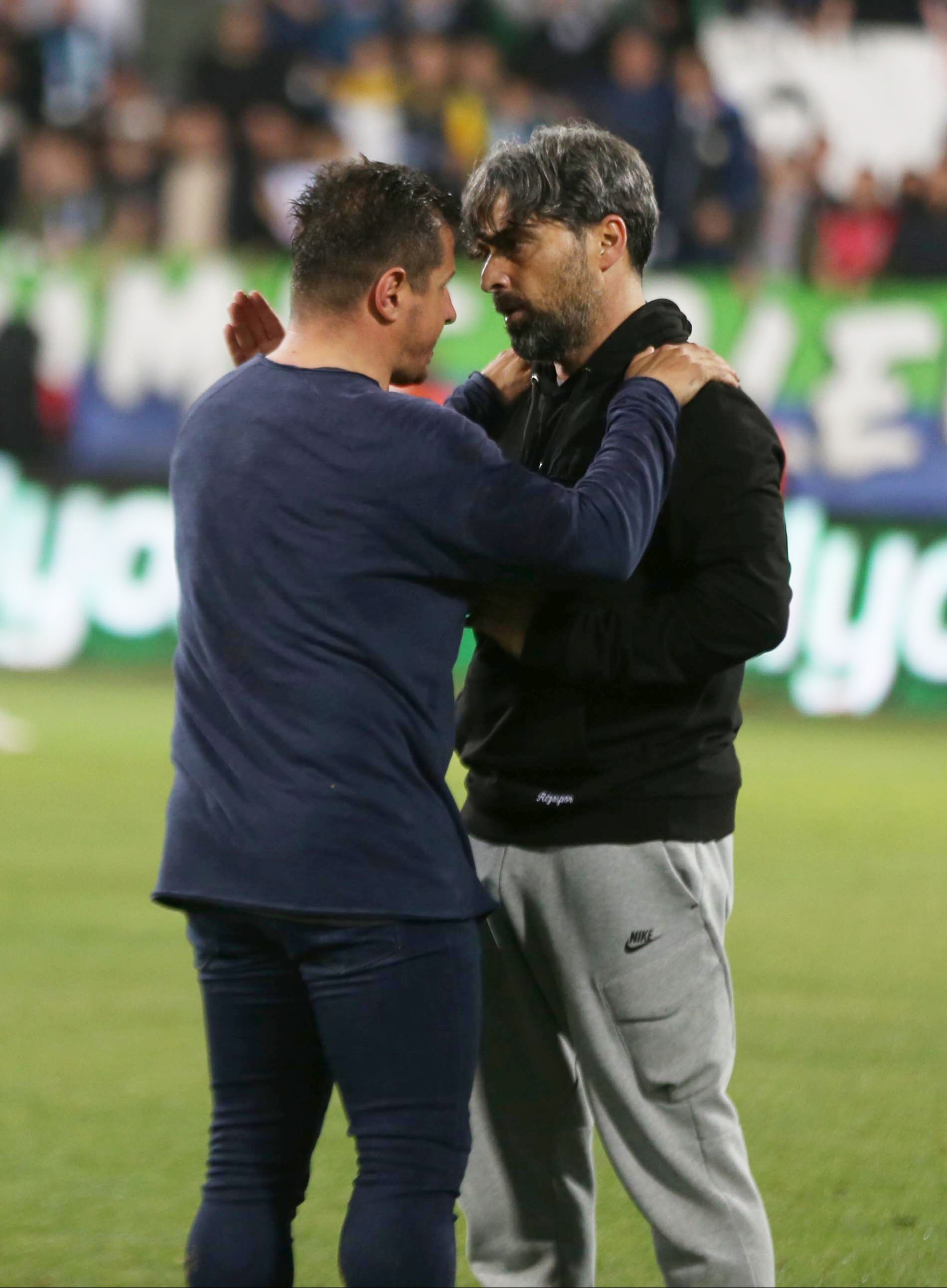 Rize'de gergin anlar! Emre Belözoğlu ile İlhan Palut o anlarda ne konuştu? 