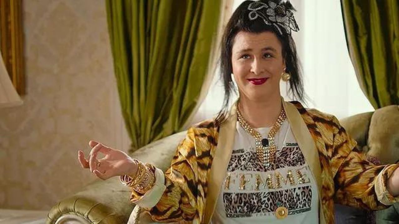 Bahar dizisine Hasibe karakteri ile konuk olan komedyen Yasemin Sakallıoğlu hakkında - 2. Resim