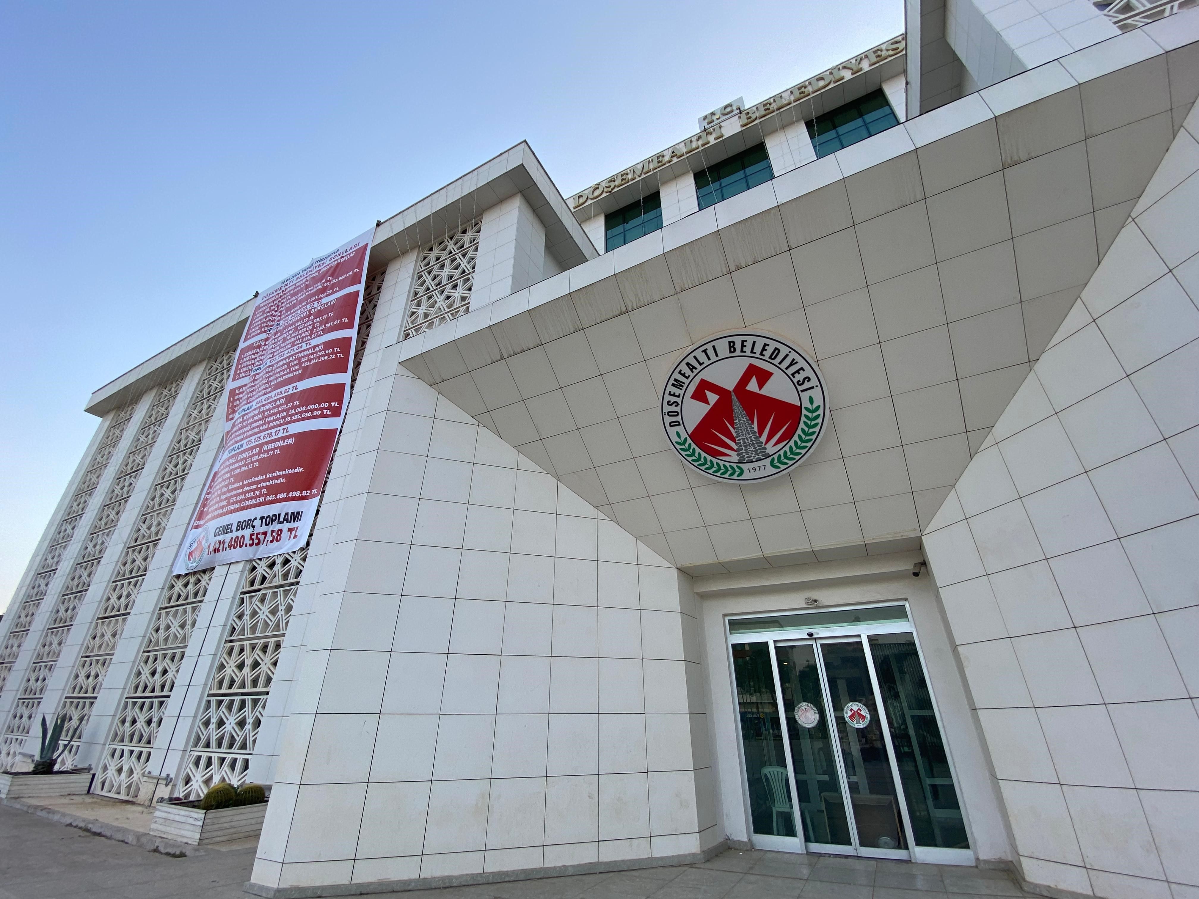 CHP'li belediyeden eski CHP yönetimine salvo! Milyarlık borç binaya asıldı - 1. Resim