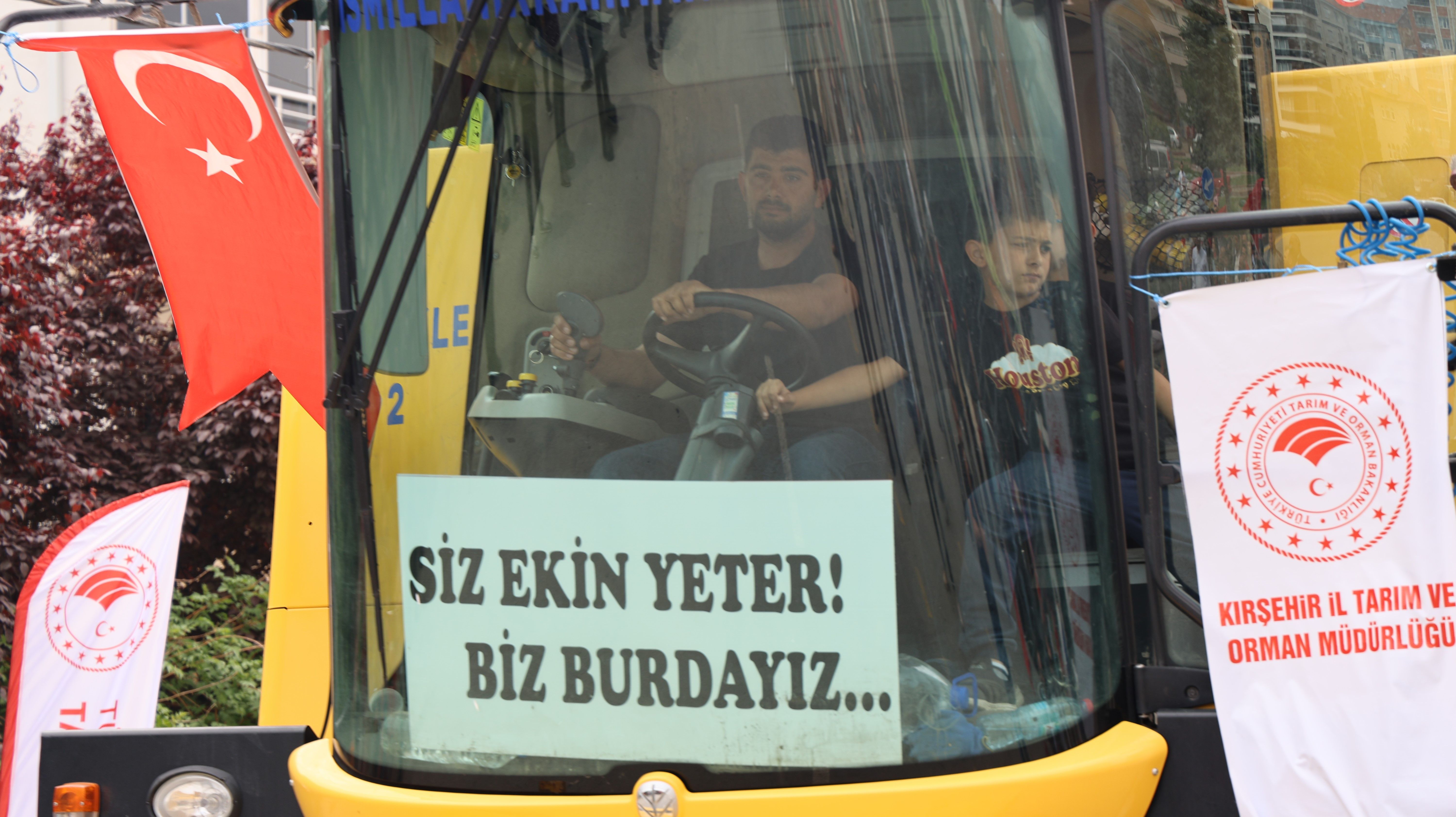 Hasat şenliğinin böylesi! Davullu zurnalı uğurlamadan renkli görüntüler - 2. Resim