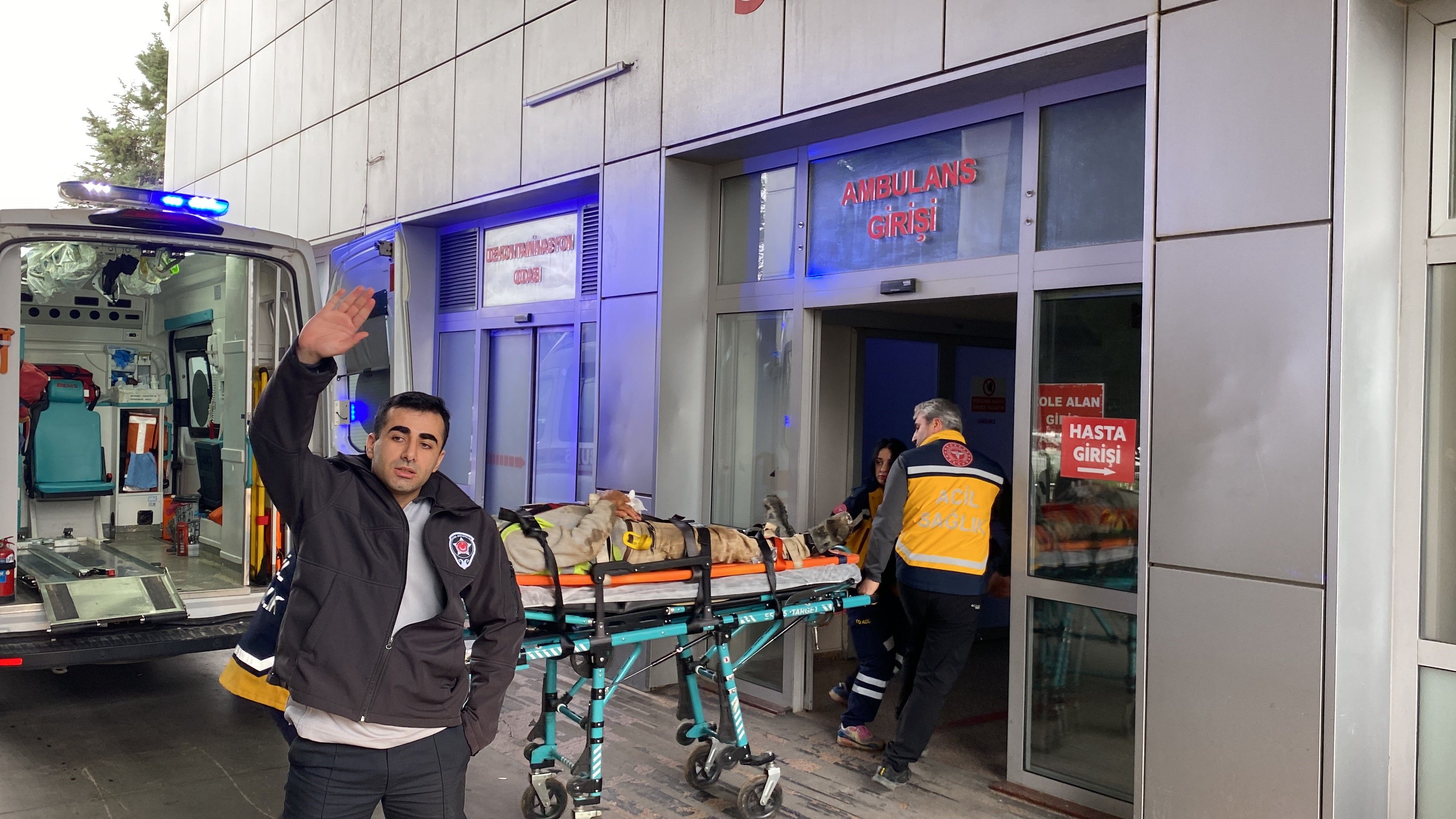 1 Mayıs'ta can pazarı: İşçilerin üzerine demir kalıp devrildi - 3. Resim