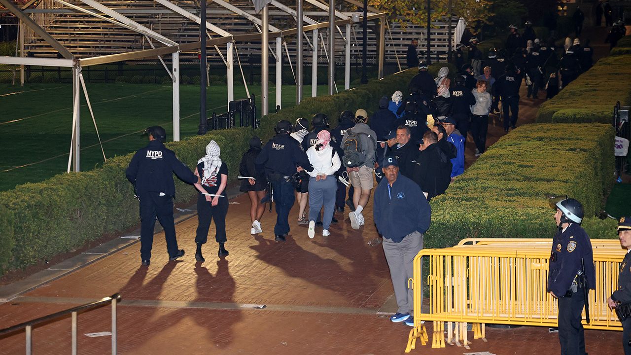 ABD'de skandal görüntüler! Columbia Üniversitesindeki 'Filistin' eylemlerine polis müdahalesi - 4. Resim
