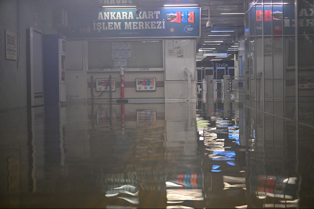 Ankaralılar telefona sarıldı, 1.330 ihbar yapıldı! Tedbir amaçlı elektik kesintileri başladı... Ankaralılar telefona sarıldı, 1.330 ihbar yapıldı! Tedbir amaçlı elektik kesintileri başladı... - 3. Resim