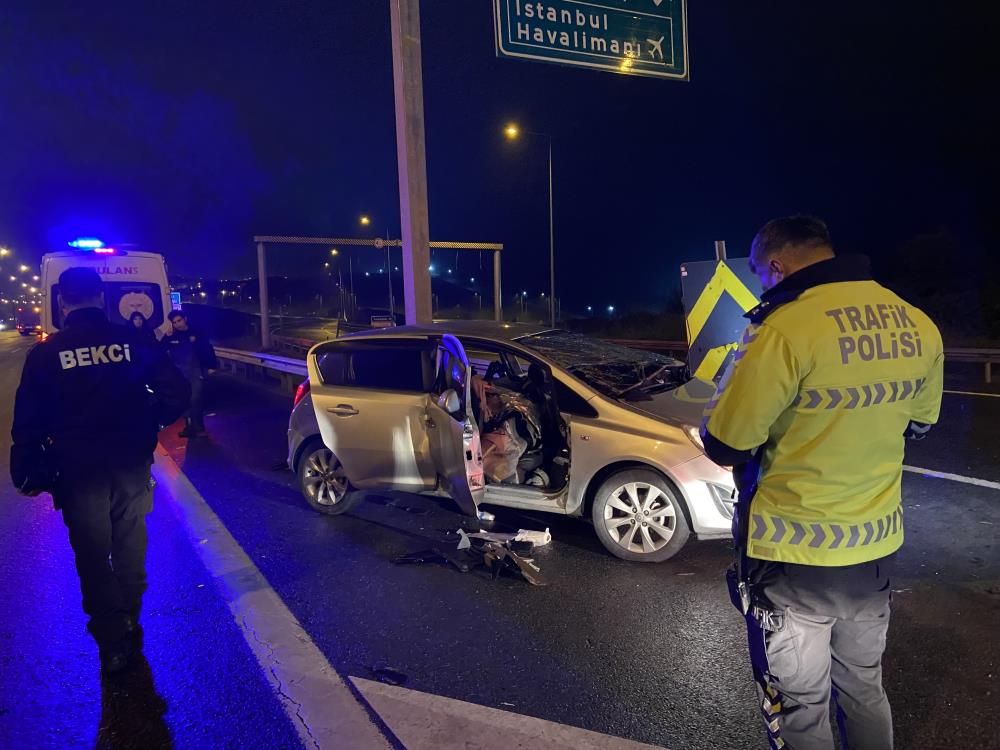 Eyüpsultan’da feci kaza! Araba bariyerlere saplandı, ölü ve yaralı var Eyüpsultan’da feci kaza! Araba bariyerlere saplandı, ölü ve yaralı var - 1. Resim
