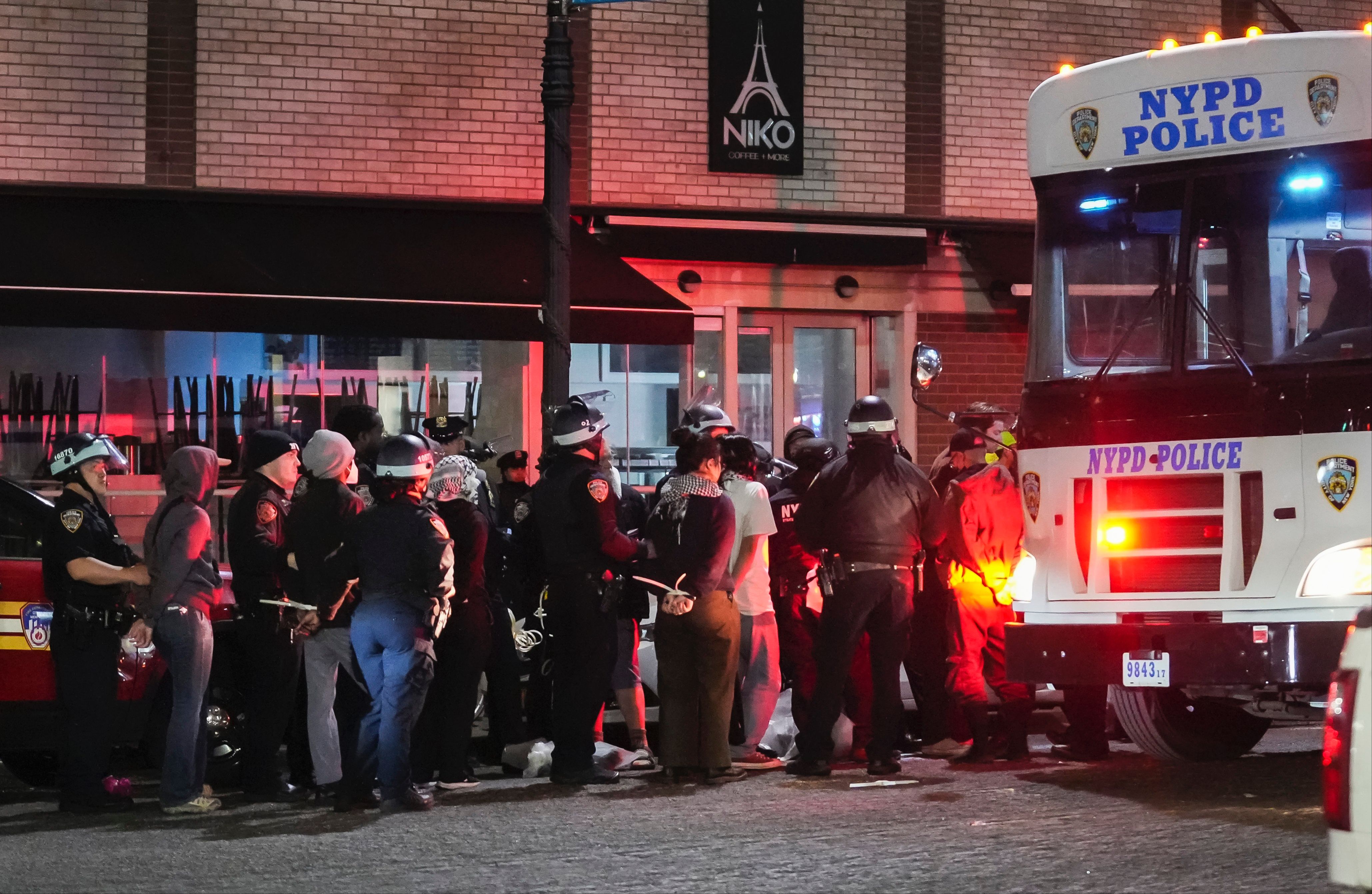 Filistin'e destek gösterilerinde rekor gözaltı! Filistin'e destek gösterilerinde rekor gözaltı! - 1. Resim