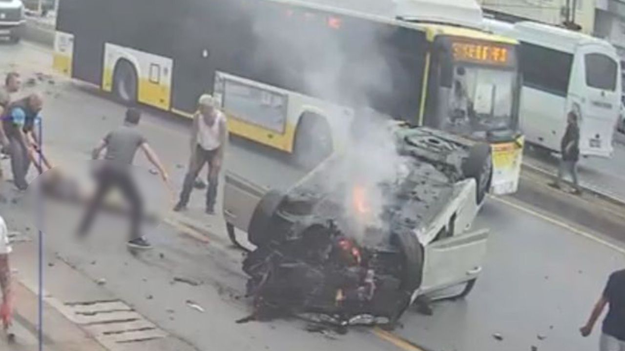 Mersin'de korkunç trafik kazası! Ortalık savaş alanına döndü, bir kadın metrelerce sürüklenip can verdi Mersin'de korkunç trafik kazası! Ortalık savaş alanına döndü, bir kadın metrelerce sürüklenip can verdi - 1. Resim